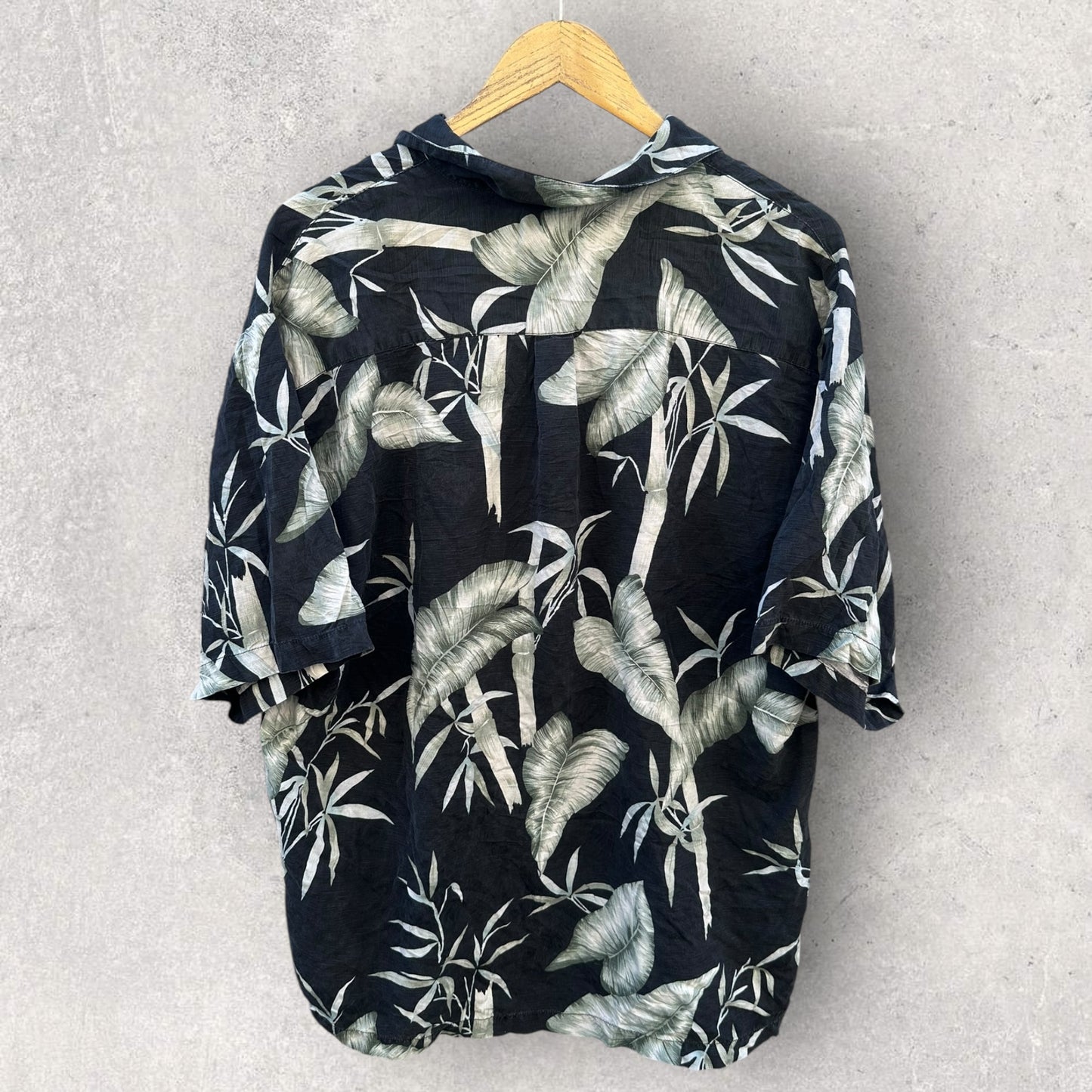 TOMMY BAHAMA HAWAIIAN VINTAGE SILK BUTTON UP SHORT SLEEVE SHIRT
