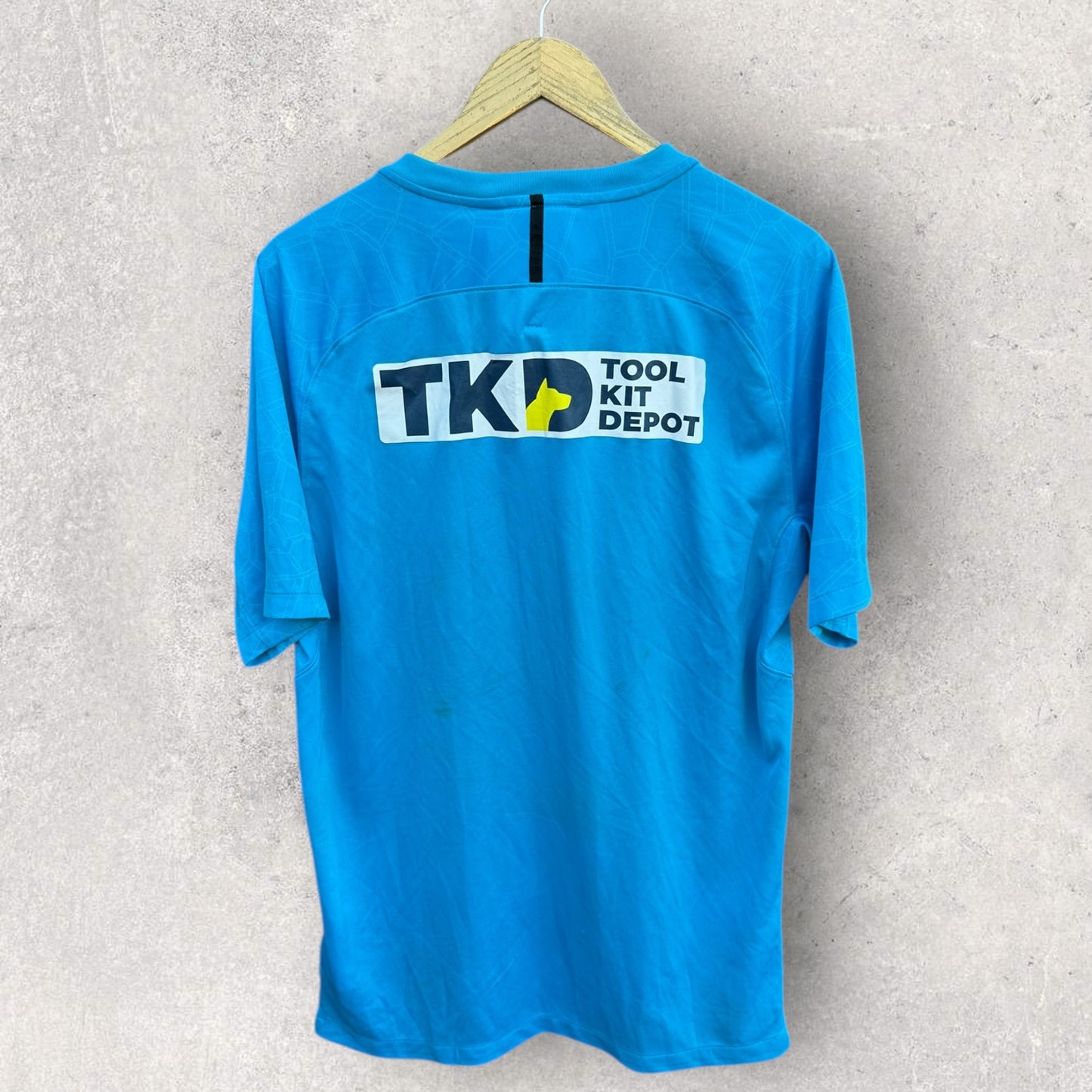 ADELAIDE STRIKERS BBL PLAYER WORN TRAINING NIKE SHIRT ISSUED TO H THORNTON