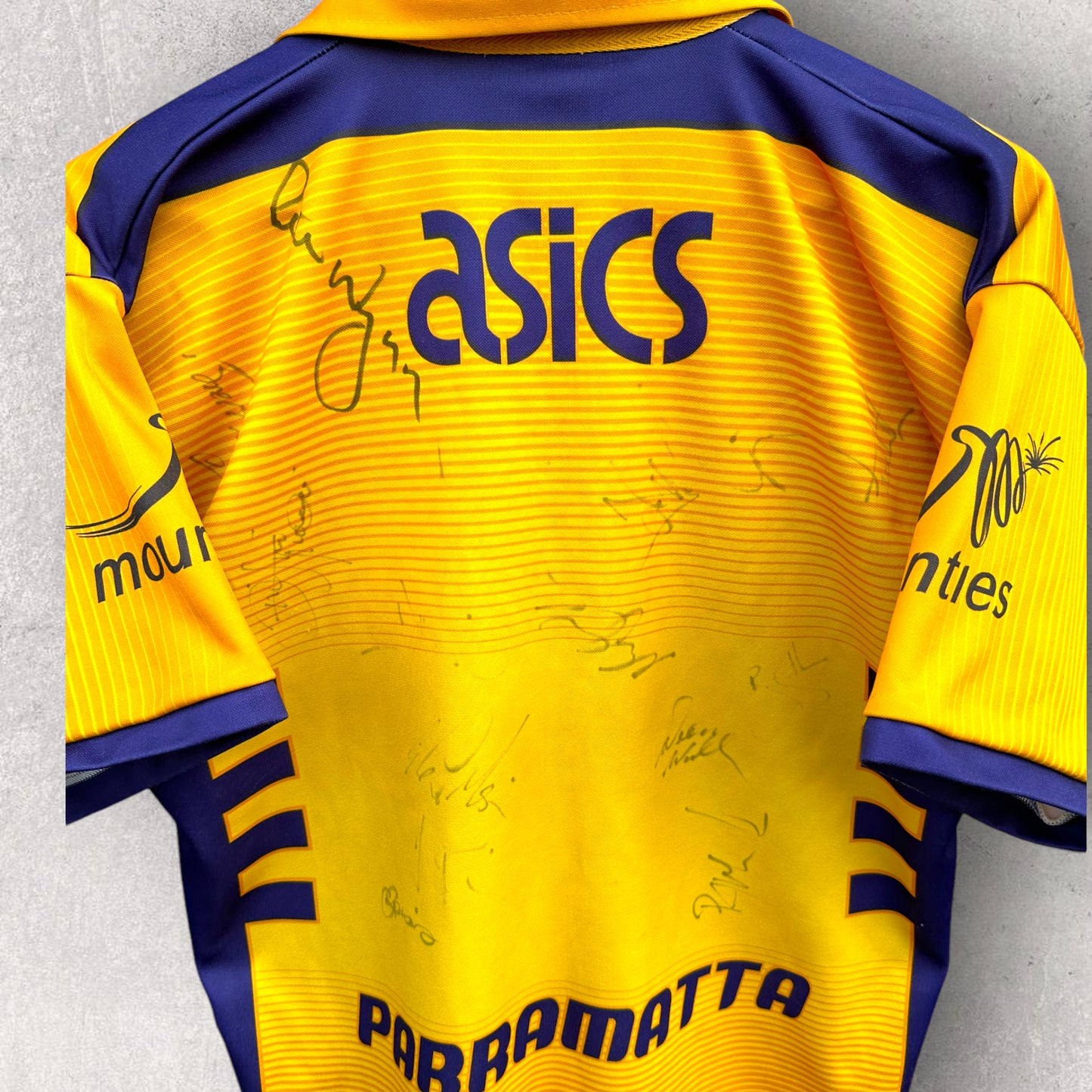 PARRAMATTA EELS 2004 HOME JERSEY SIGNED BY SQUAD