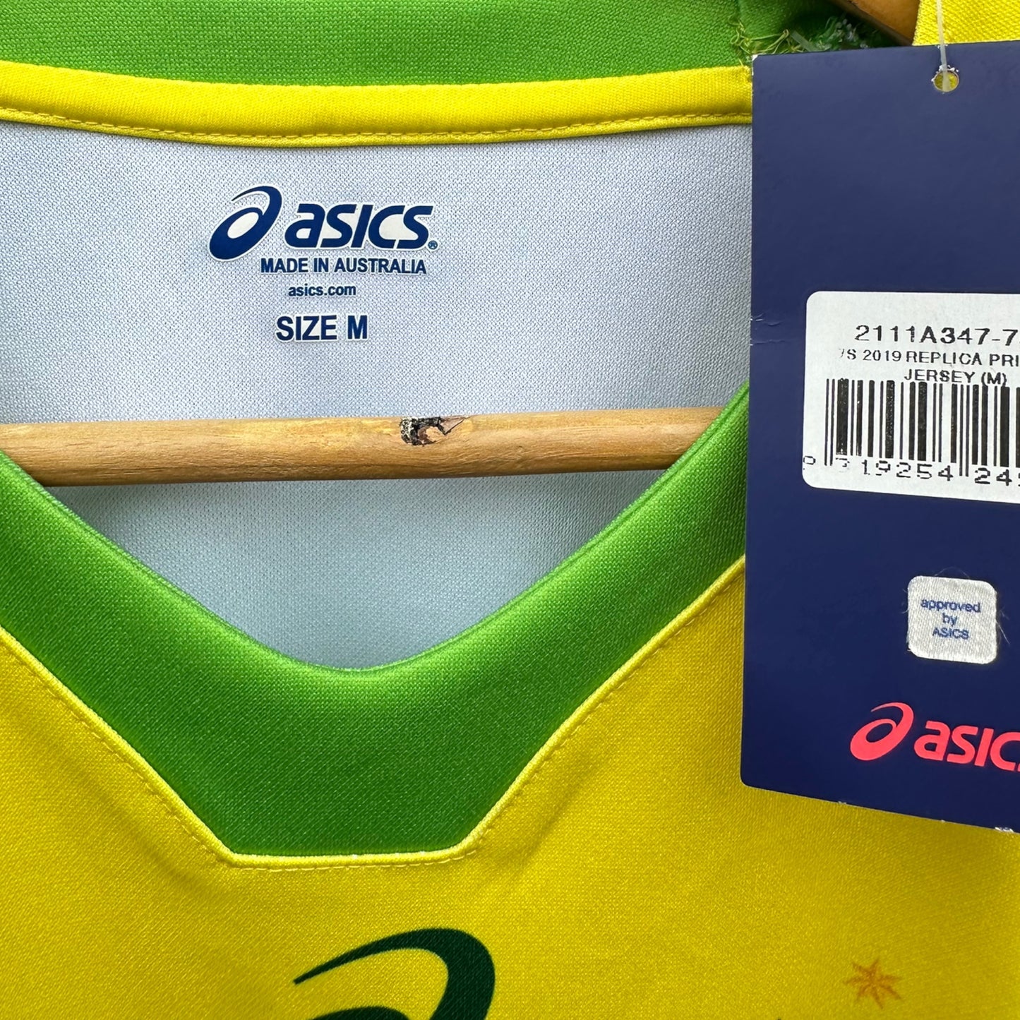 AUSTRALIA RUGBY 7s ASICS 2019 JERSEY BRAND NEW WITH TAGS SIGNED BY SQUAD