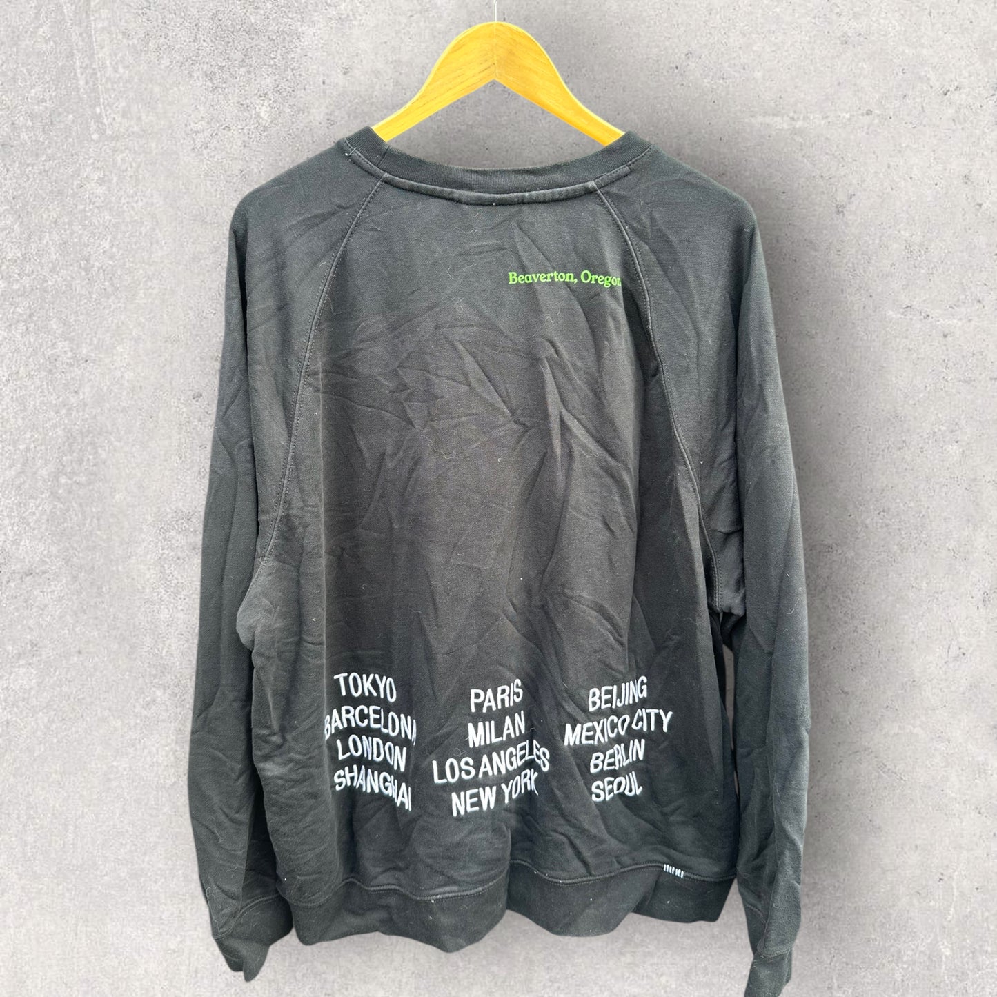 NIKE WORLD TOUR BLACK CREWNECK JUMPER DD0882-010