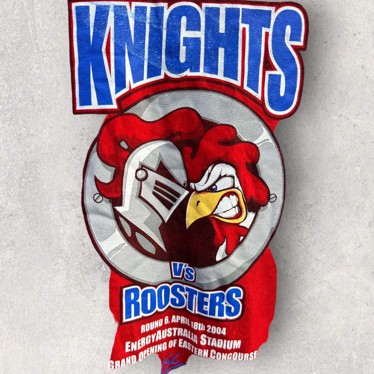 NEWCASTLE KNIGHTS VS SYDNEY ROOSTERS 2004 T-SHIRT