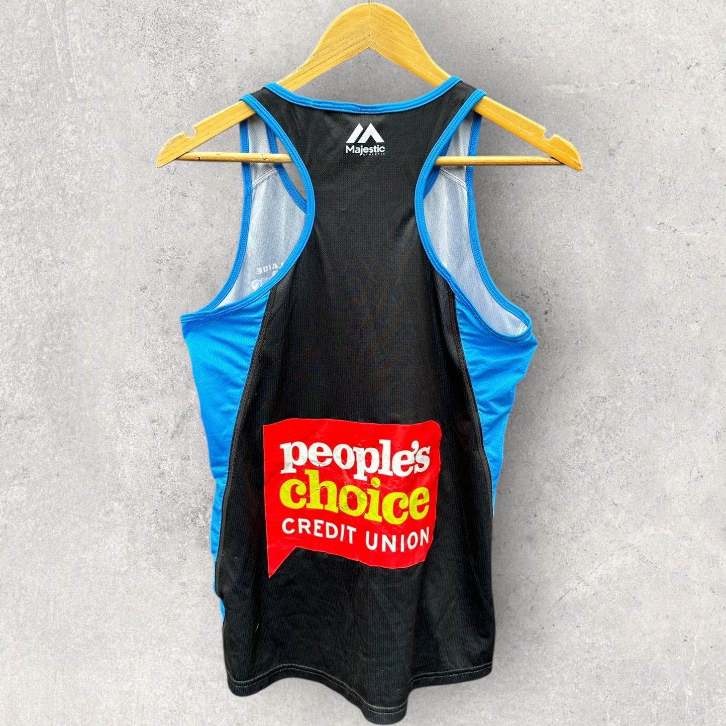 ADELAIDE STRIKERS WBBL PLAYER ISSUED TRAINING SINGLET TO SARAH COYTE