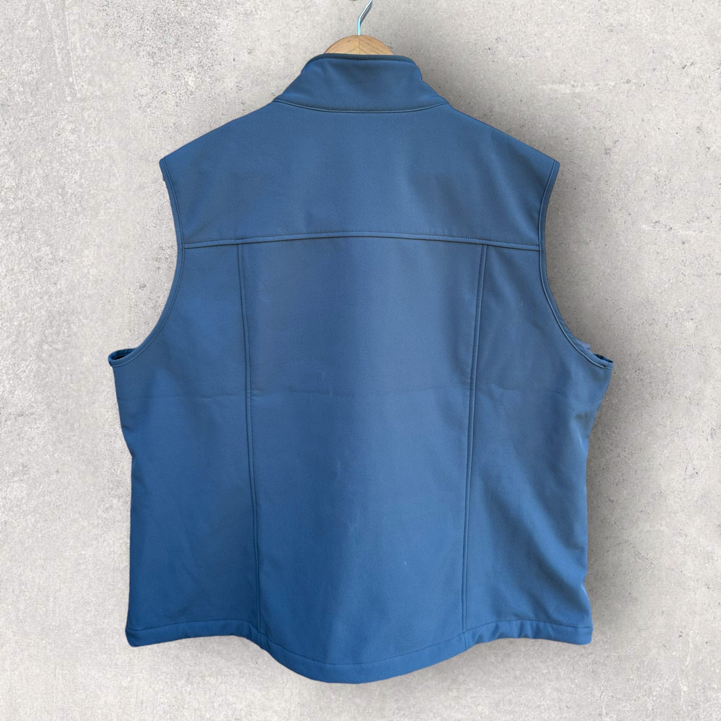 RM WILLIAMS SUBARU VEST BRAND NEW WITH TAGS