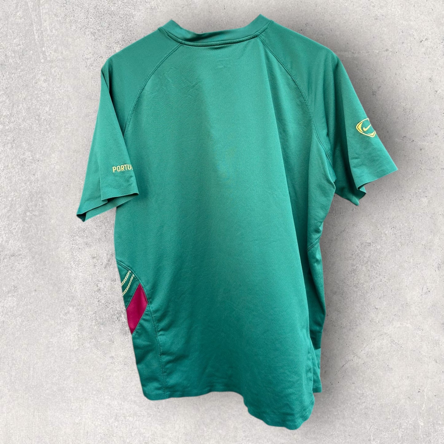 PORTUGAL 2006 PRE MATCH NIKE TRAINING JERSEY