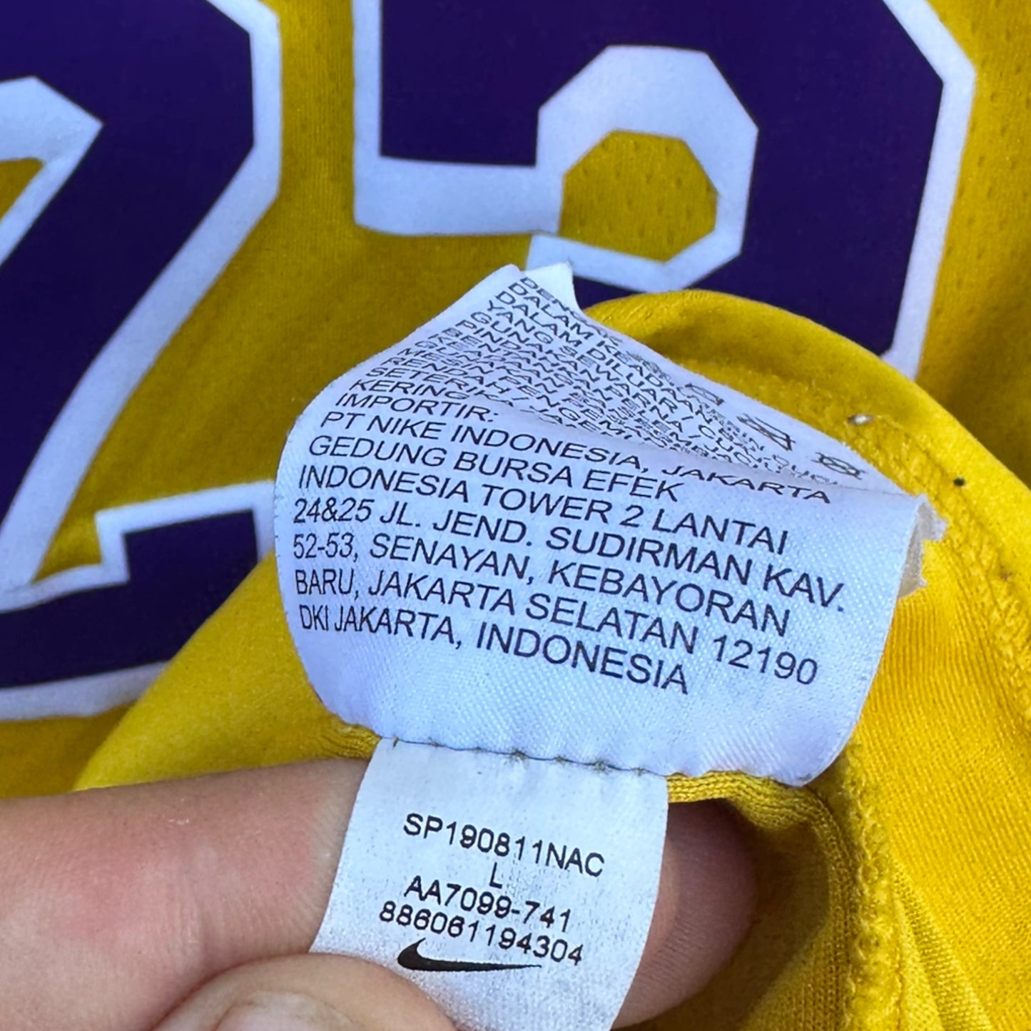 LEBRON JAMES LA LAKERS YELLOW JERSEY
