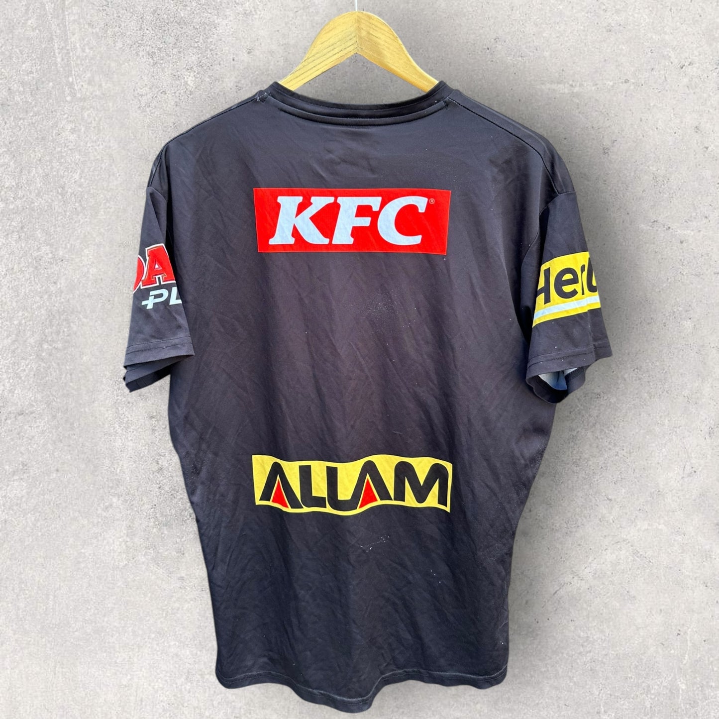 PENRITH PANTHERS 2023 PLAYER ISSUED TRAINING SHIRT TO PRESTON RIKI