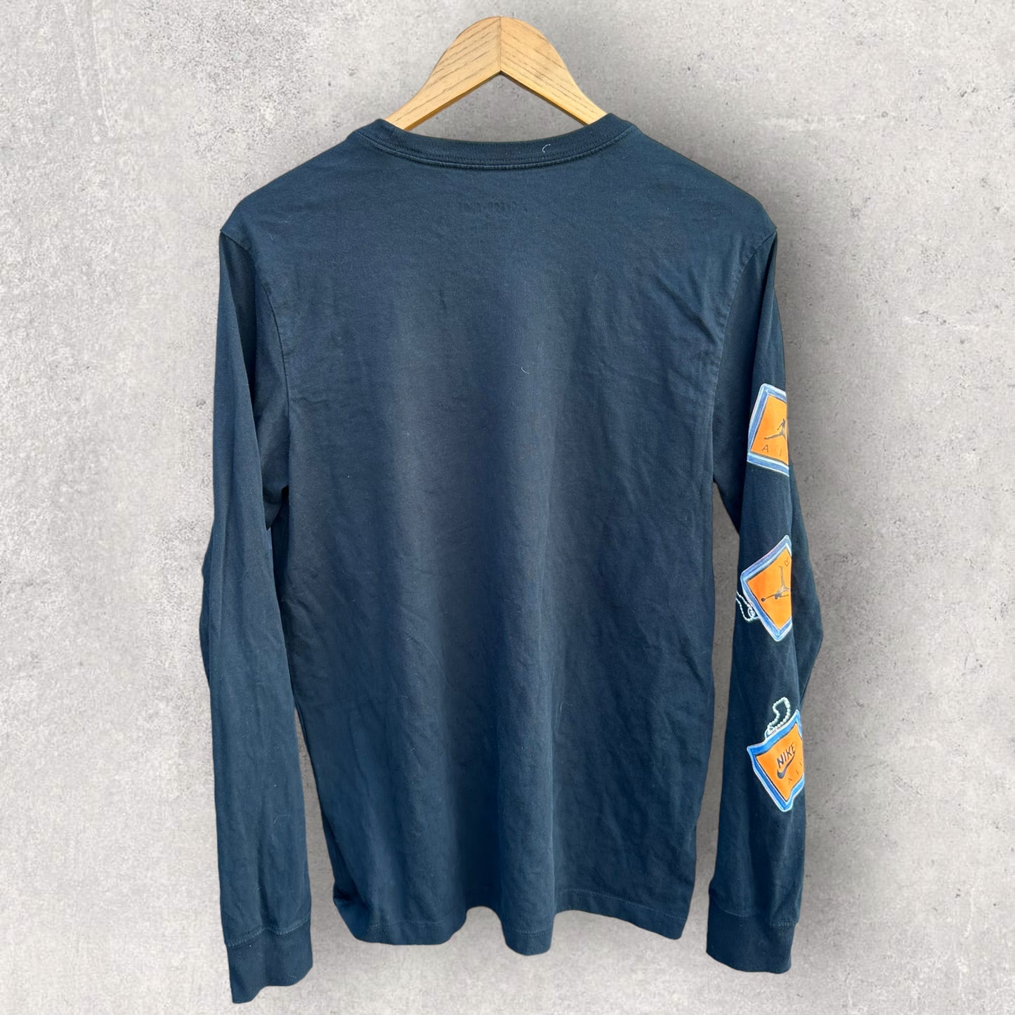 AIR JORDAN KEYCHAIN LONG SLEEVE SHIRT