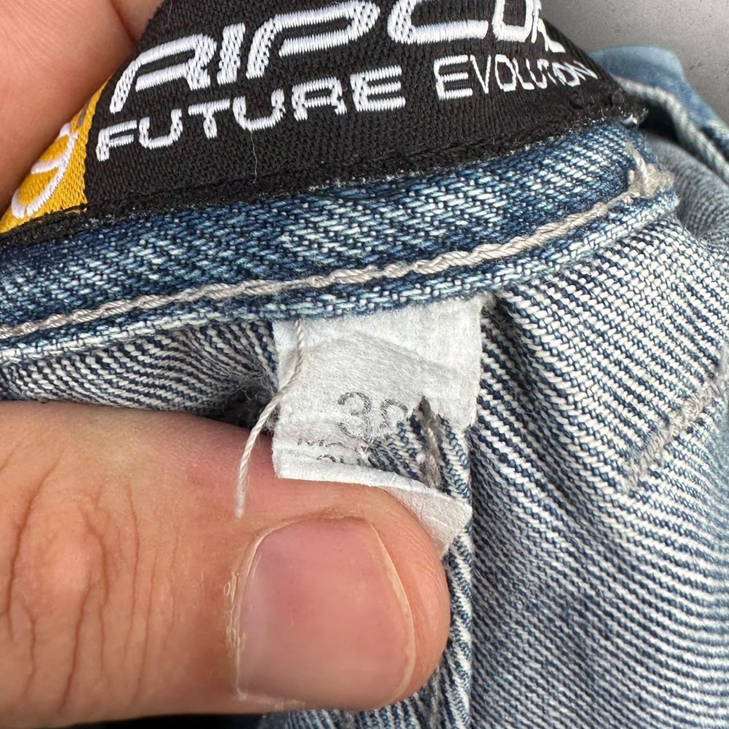 RIPCURL FUTURE EVOLUTION STRAIGHT LEGGED BLUE VINTAGE DENIM JEANS W38