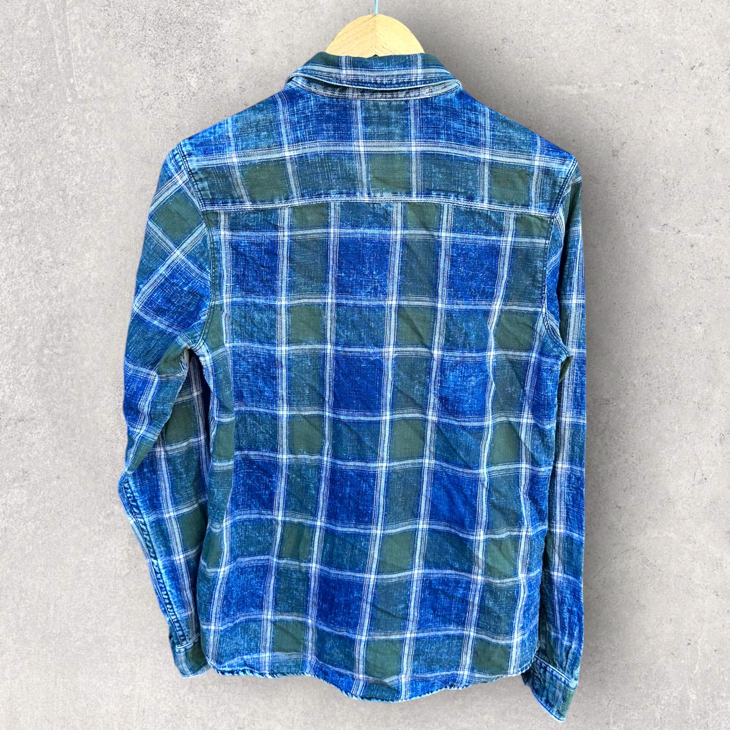 WRANGLER SLIM FIT BLUE & GREEN BUTTON UP SHIRT