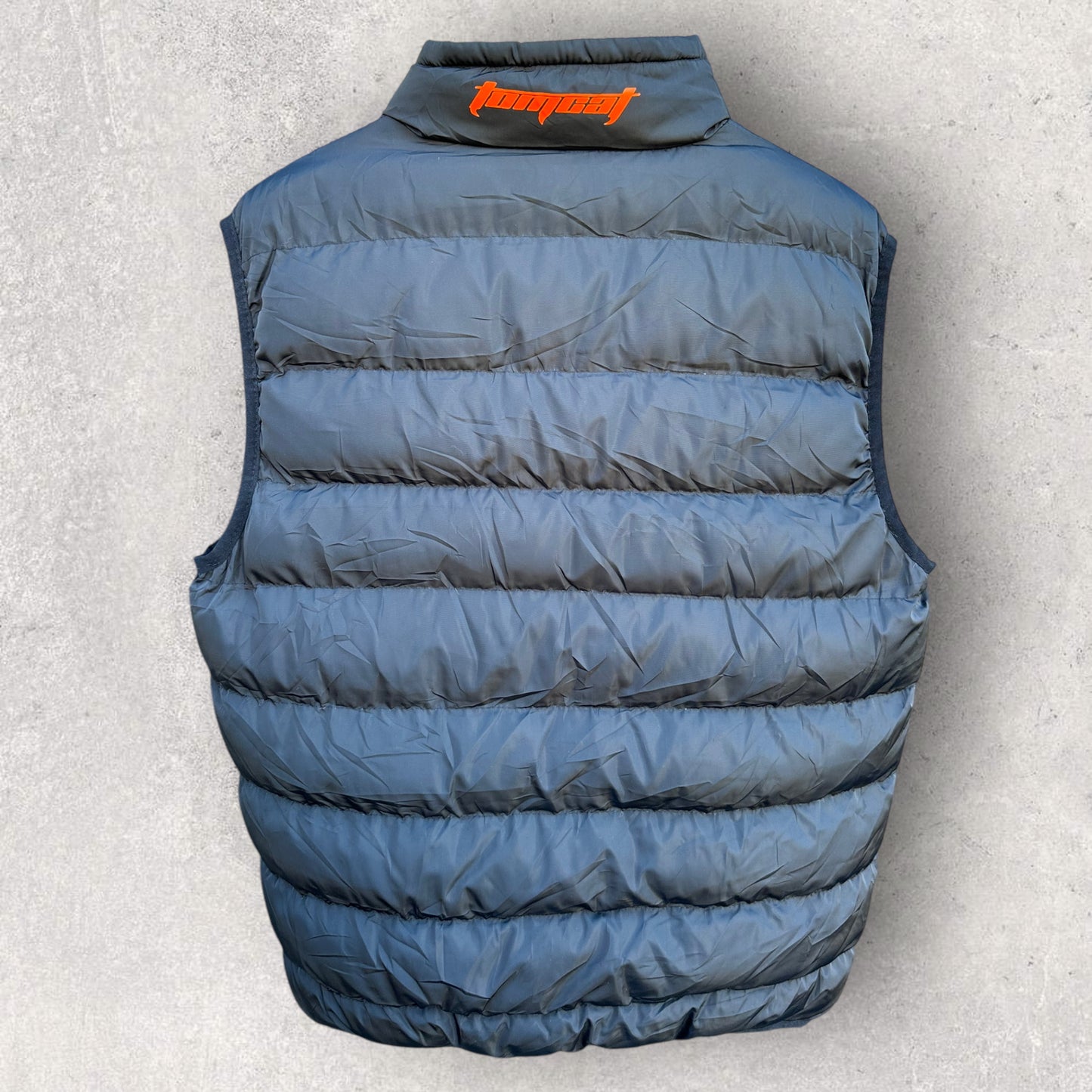 TOMCAT SLEEVELESS PUFFER JACKET