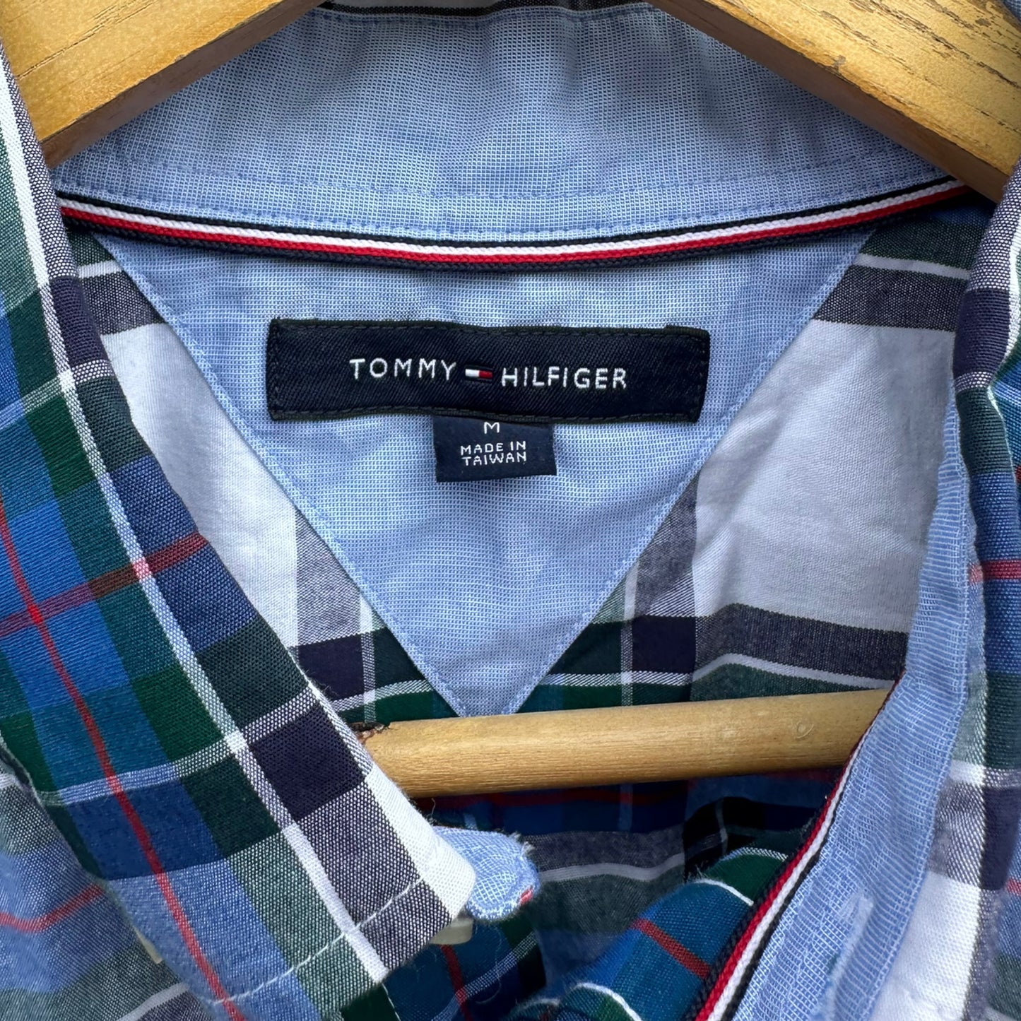 TOMMY HILFIGER LONG SLEEVE BUTTON UP SHIRT