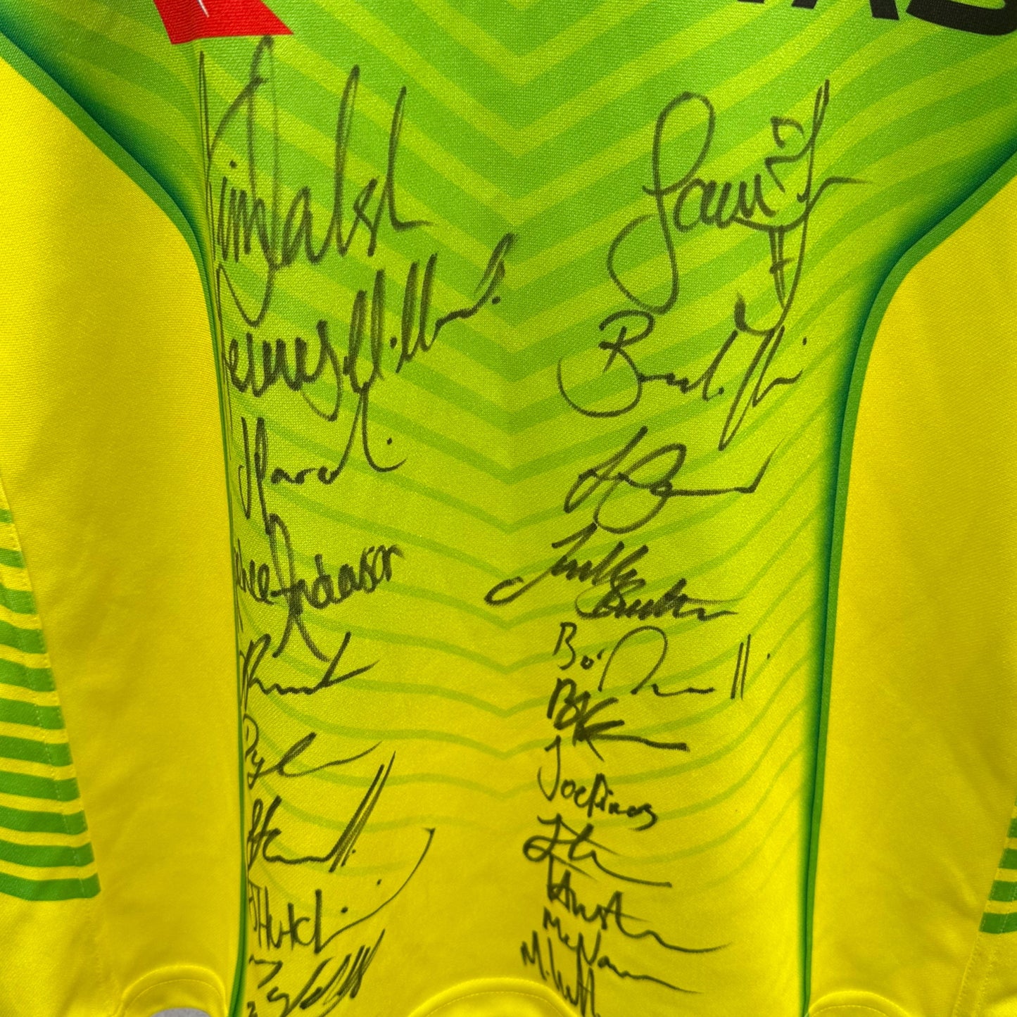 AUSTRALIA RUGBY 7s ASICS 2019 JERSEY BRAND NEW WITH TAGS SIGNED BY SQUAD