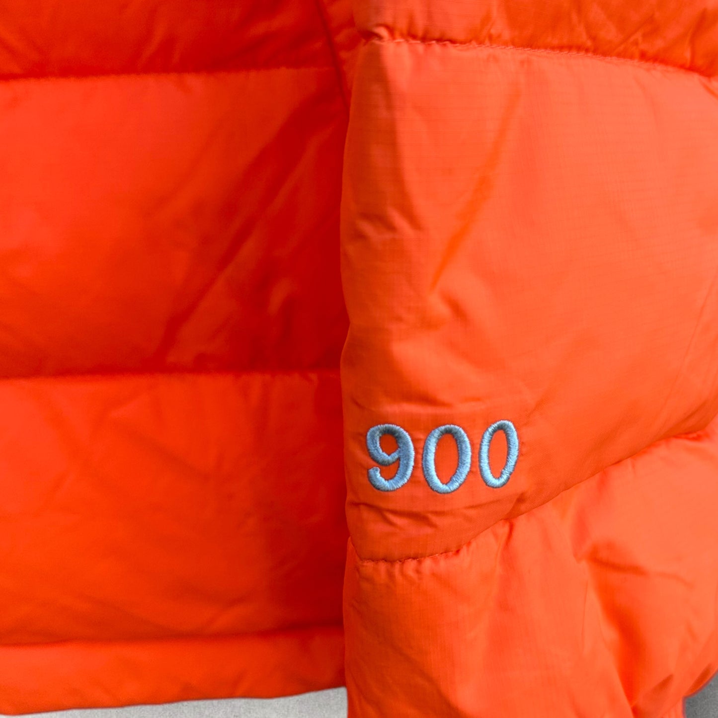 THE NORTH FACE ORANGE 900 PUFFER JACKET