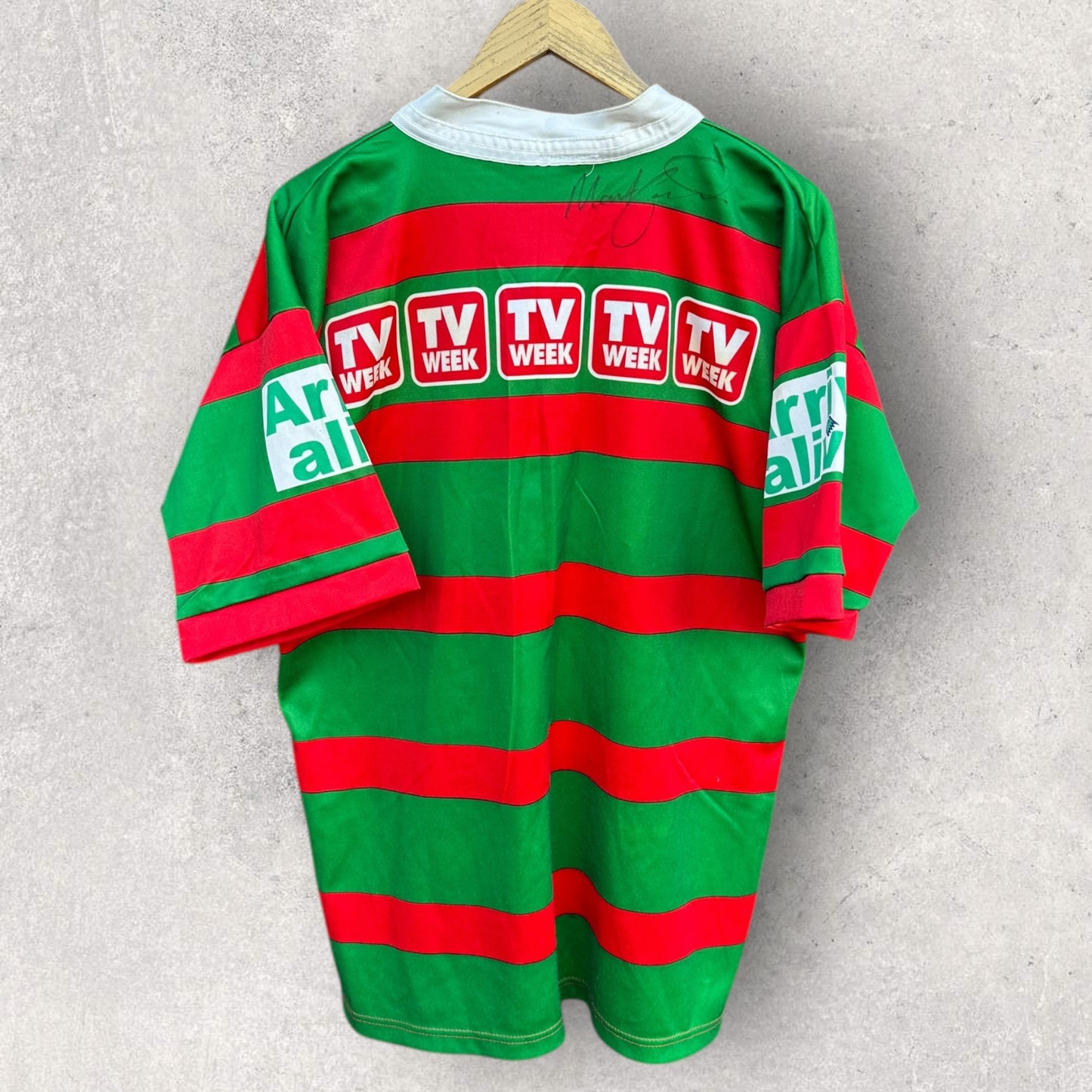 SOUTH SYDNEY RABBITOHS 2002 ISC TV WEEK HOME JERSEY SIGNED BY SQUAD