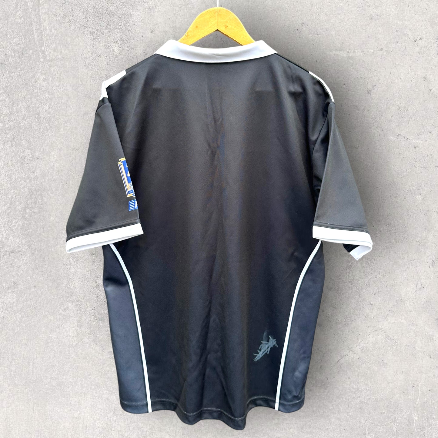 NEW ZEALAND KIWIS LEGENDS SIGNED JERSEY 2006