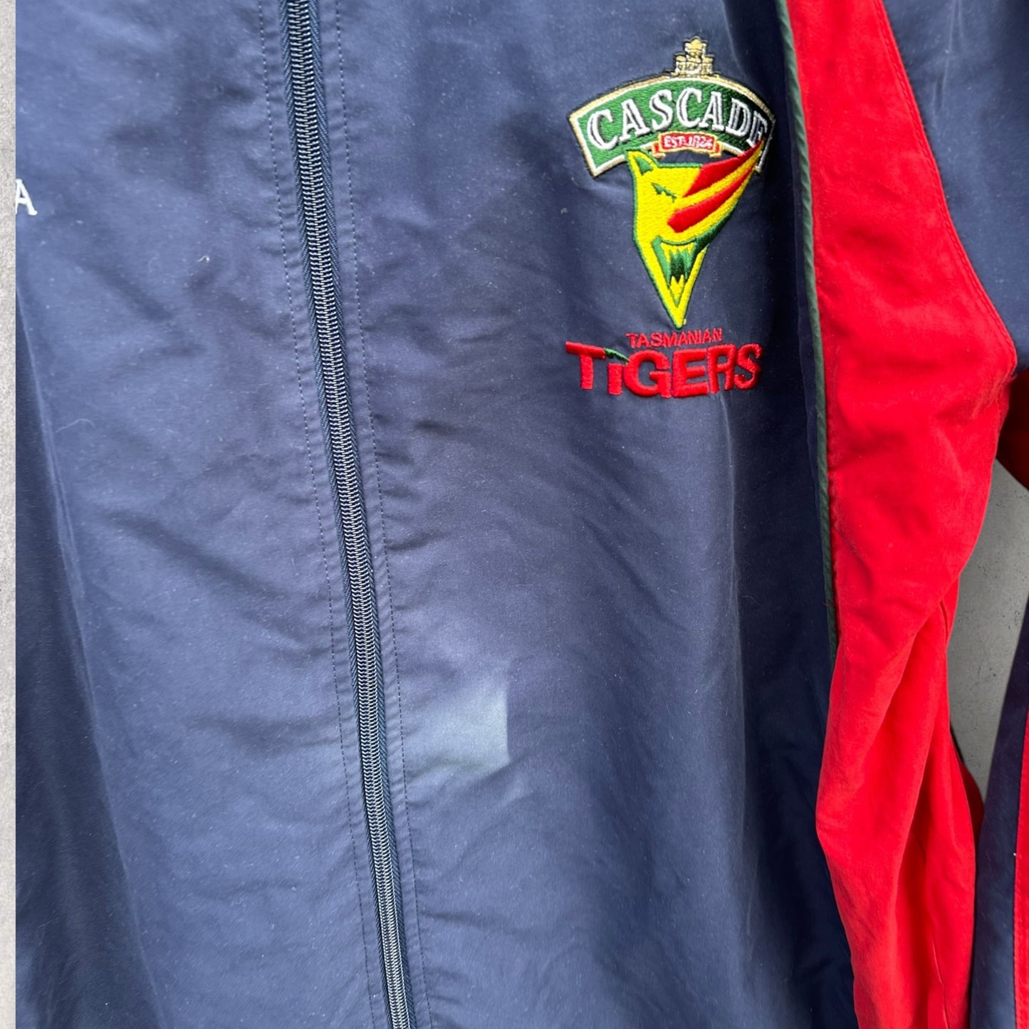 TASMANIAN TIGERS VINTAGE WINDBREAKER JACKET ISSUED TO XAVIER DOHERTY