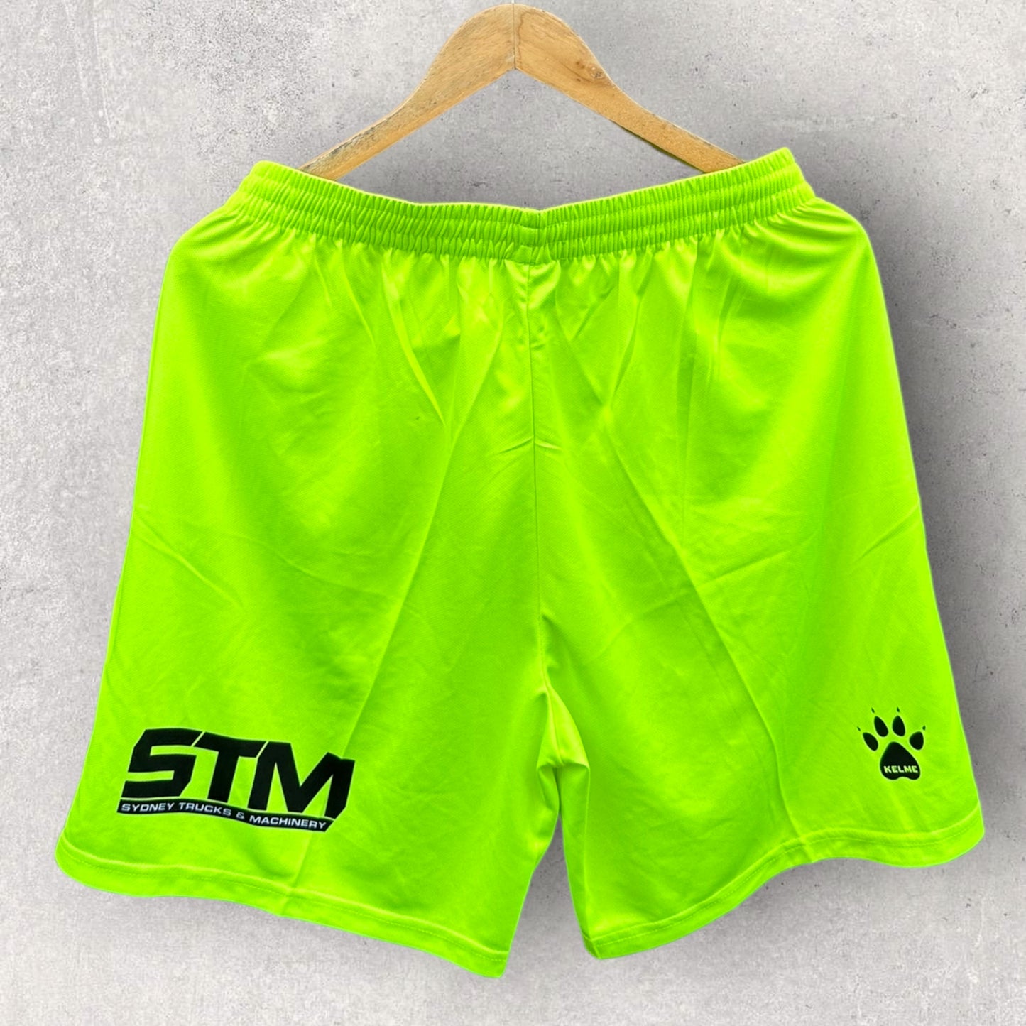 MACARTHUR BULLS FLURO TRAINING SHORTS