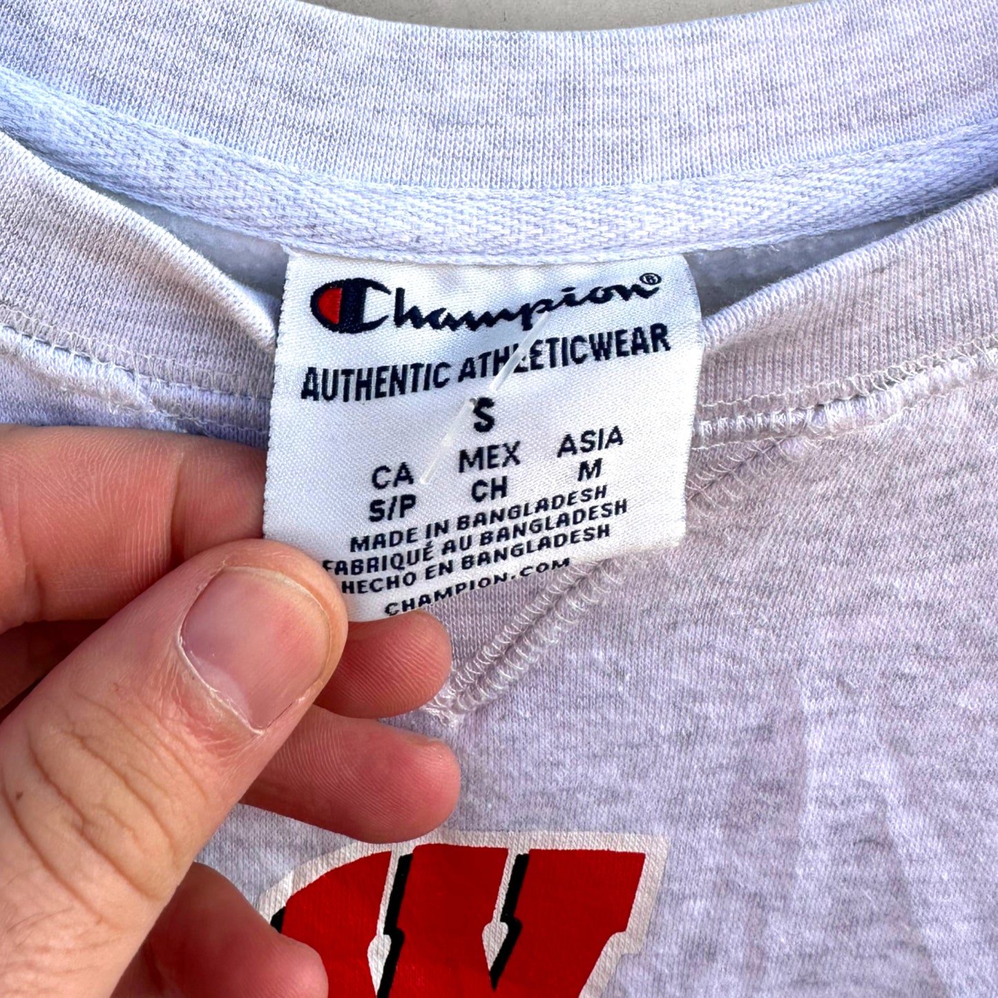 WISCONSIN BADGERS VINTAGE NCAA SWEATER