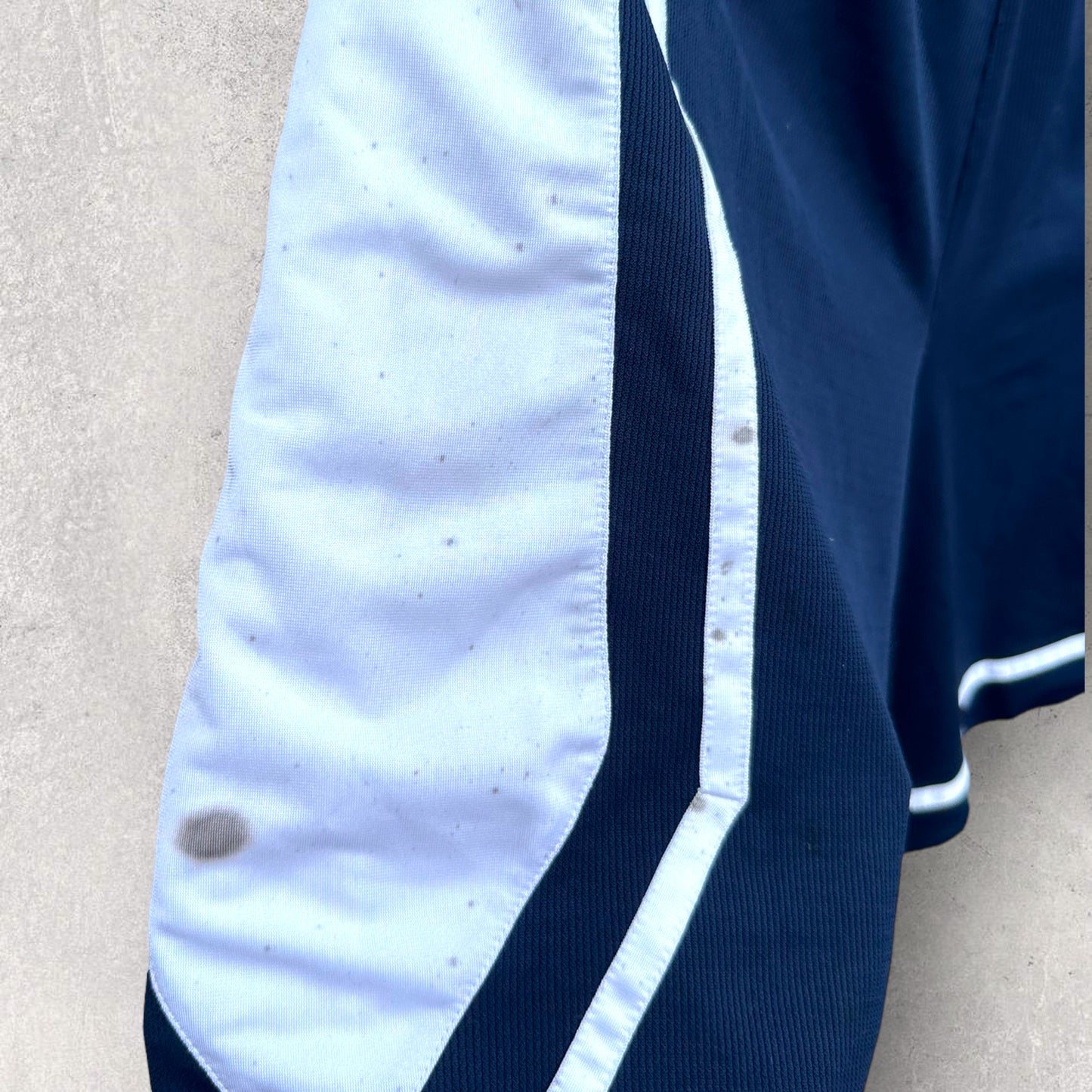 NIKE VINTAGE REVERSE BASKETBALL SHORTS