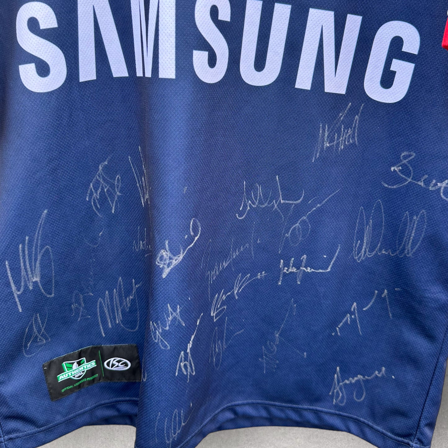 SYDNEY ROOSTERS 2009 HOME JERSEY SIGNED BY SQUAD