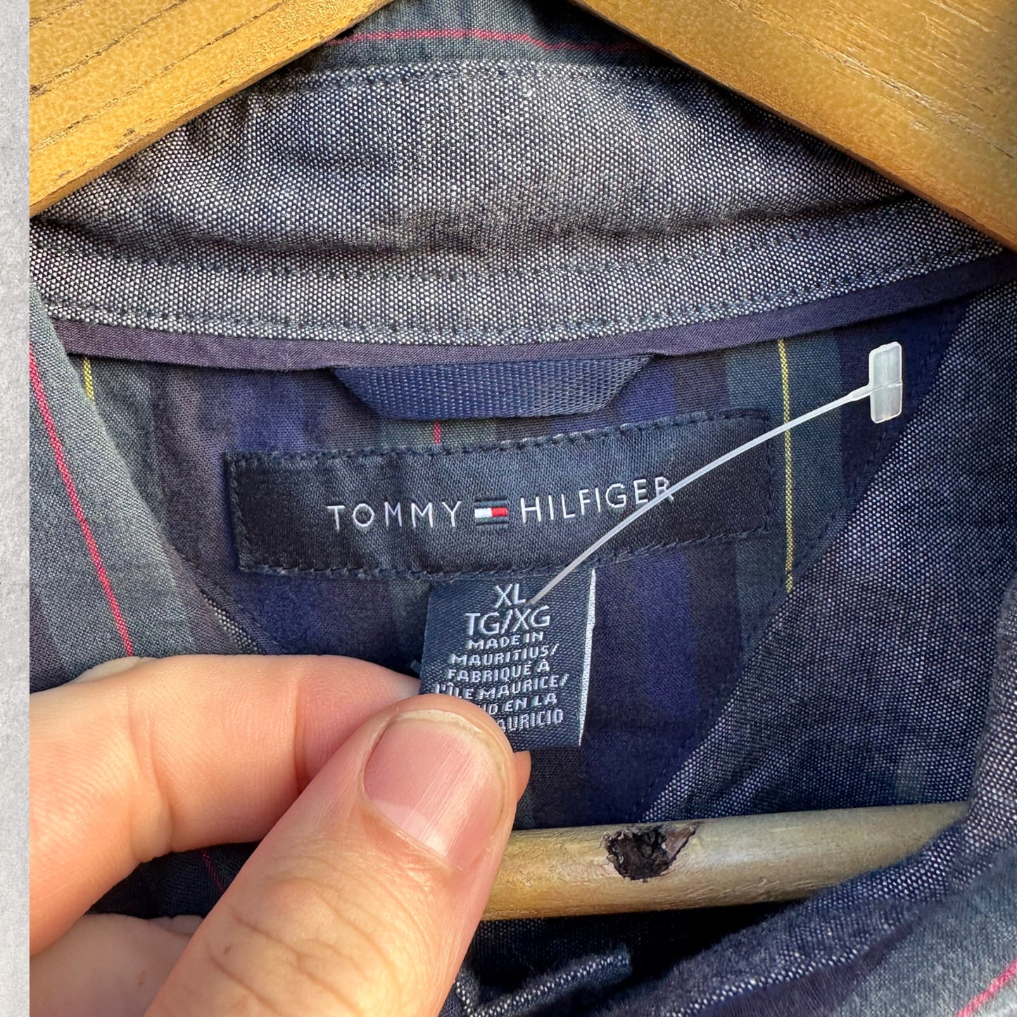 TOMMY HILFIGER BLUE & GREEN LONG SLEEVE BUTTON UP SHIRT