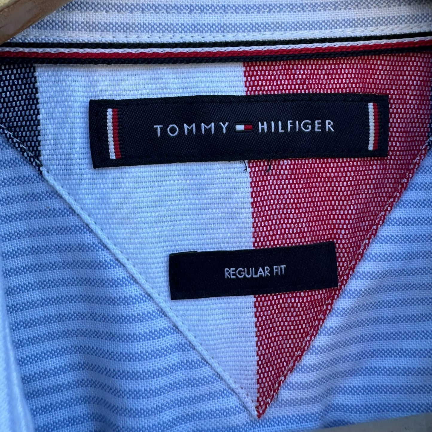 TOMMY HILFIGER BLUE STRIPPED LONG SLEEVE BUTTON UP SHIRT