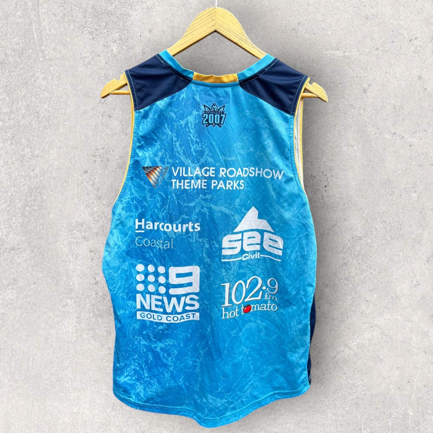 GOLD COAST TITANS PLAYER TRAINING SINGLET ISSUED TO SAM MCINTYRE