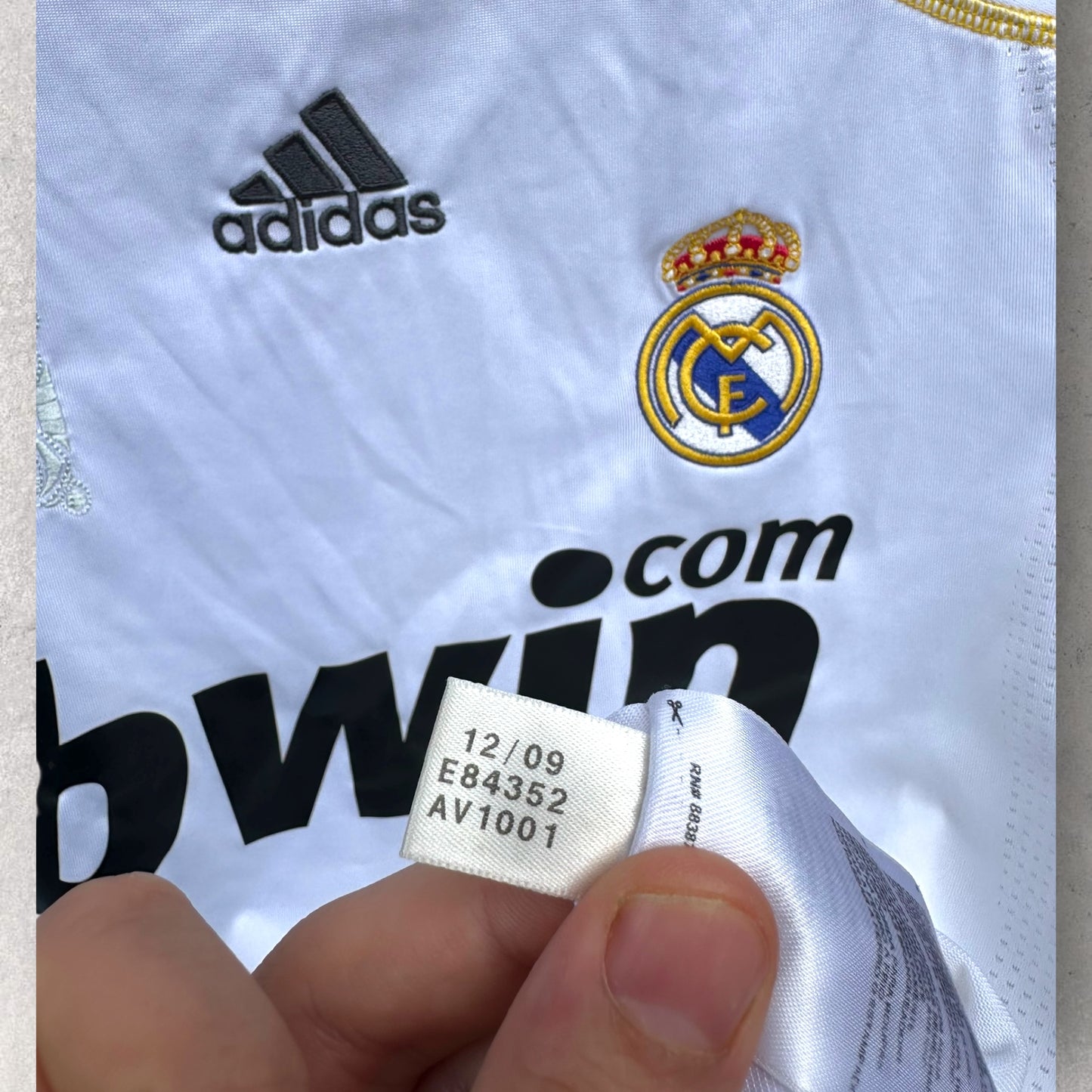 REAL MADRID 2009-2010 ADIDAS HOME FOOTBALL JERSEY