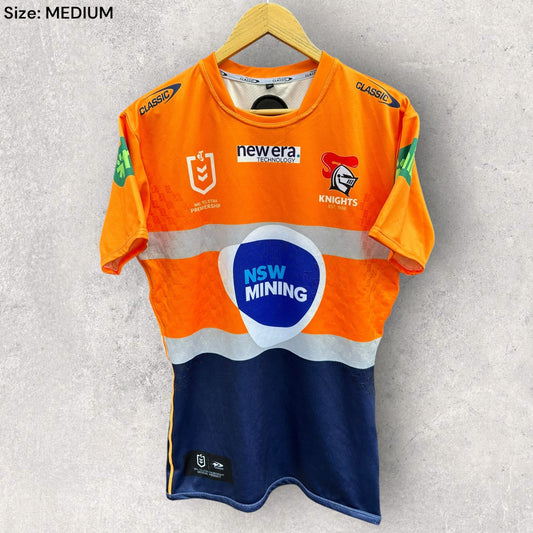 NEWCASTLE KNIGHTS 2023 MINERS PLAYER ISSUED SPARE JERSEY + SIGNED TO BRADMAN BEST