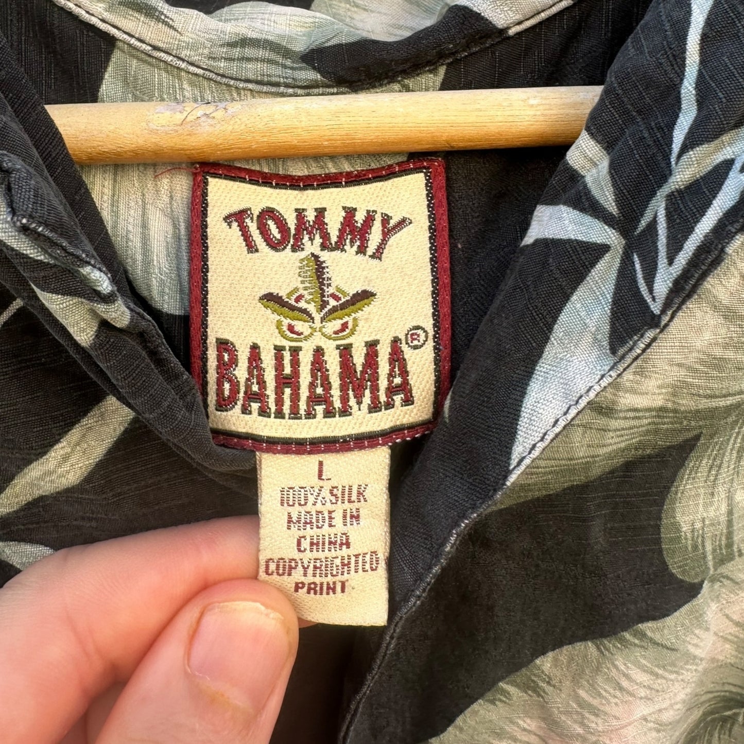 TOMMY BAHAMA HAWAIIAN VINTAGE SILK BUTTON UP SHORT SLEEVE SHIRT