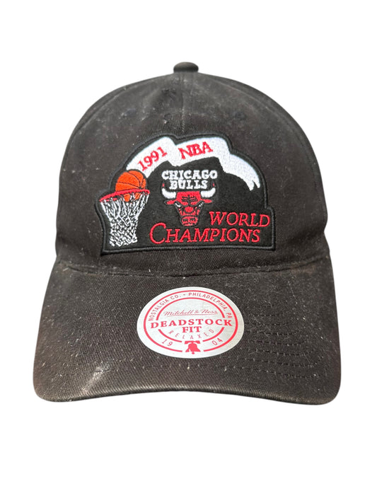 CHICAGO BULLS 1991 WORLD CHAMPS MITCHELL & NESS HAT