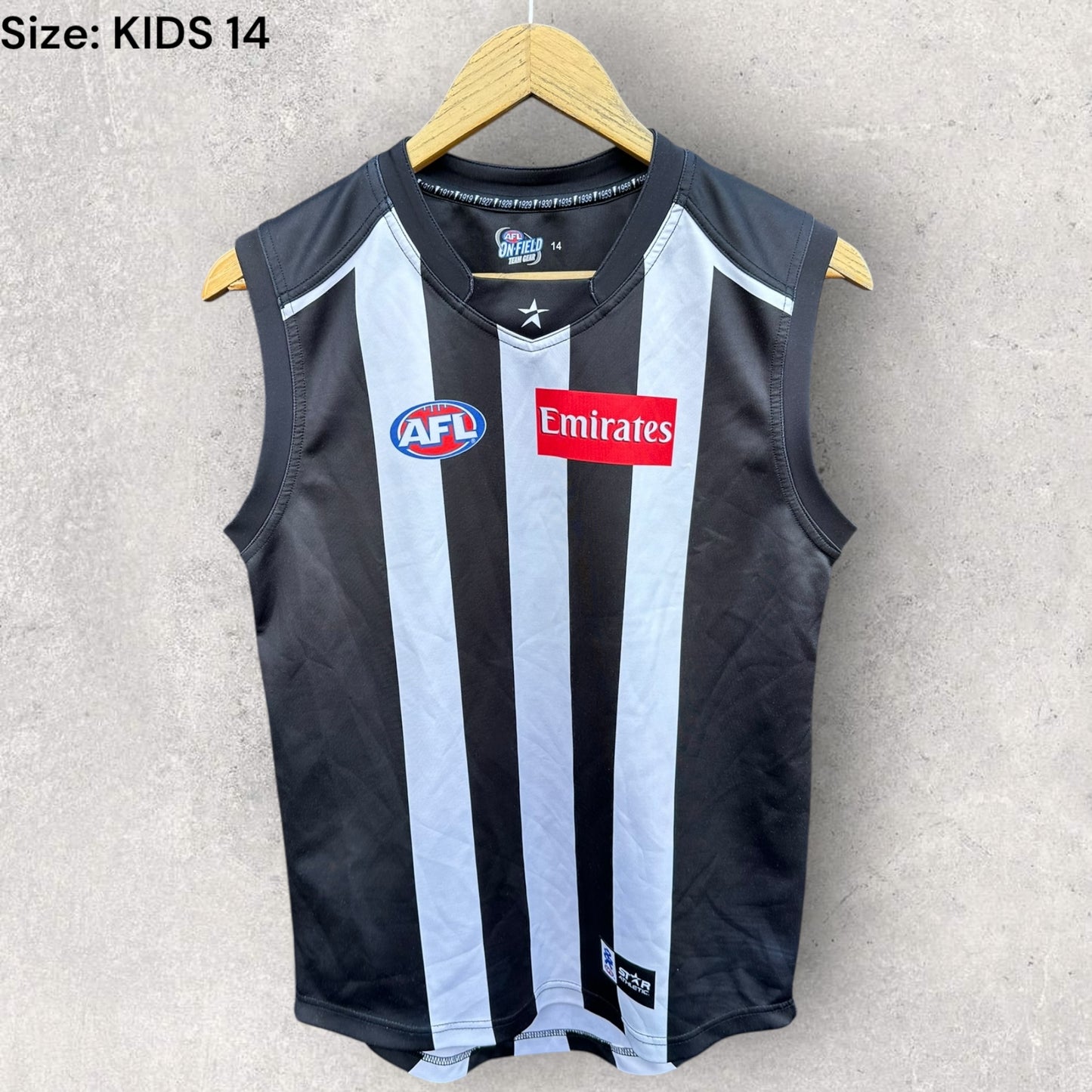 COLLINGWOOD MAGPIES KIDS ON FIELD AFL GUERNSEY