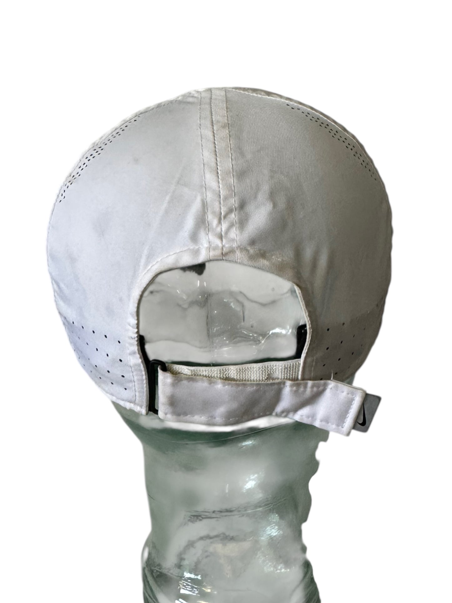 NIKE FEATHERLIGHT WHITE DRI FIT HAT