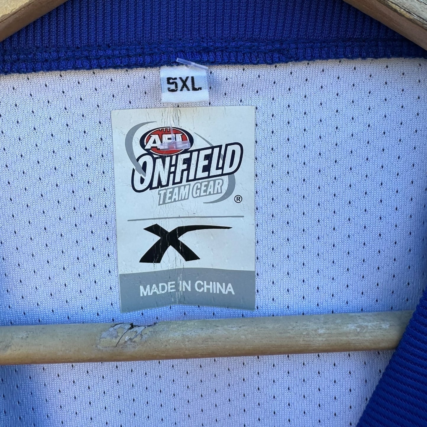 NORTH MELBOURNE KANGAROOS 2011 X-BLADES HOME JERSEY