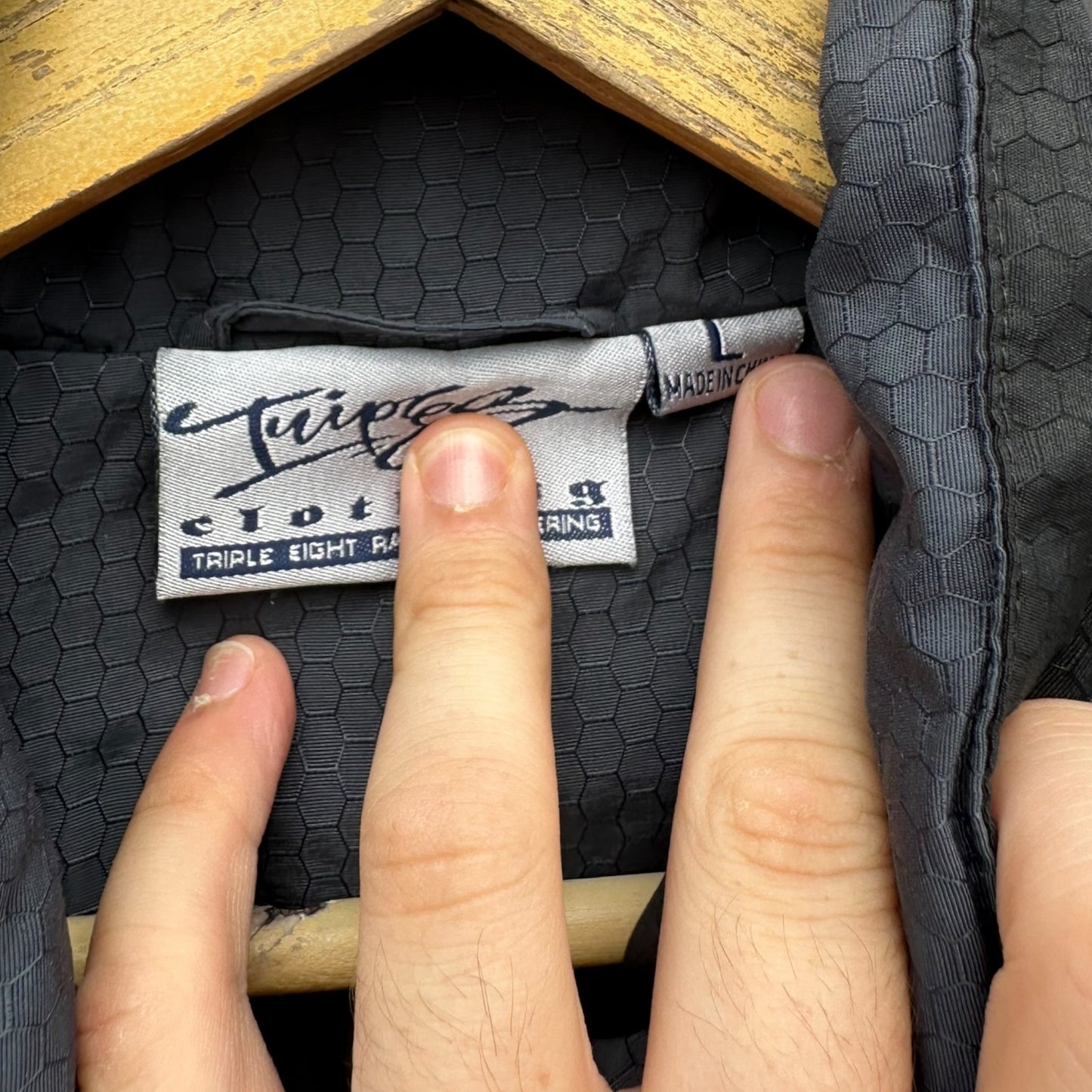 VODAFONE X FORD RACING LOWNDES X WHINCUP V8 SUPERCARS SLEEVELESS VEST