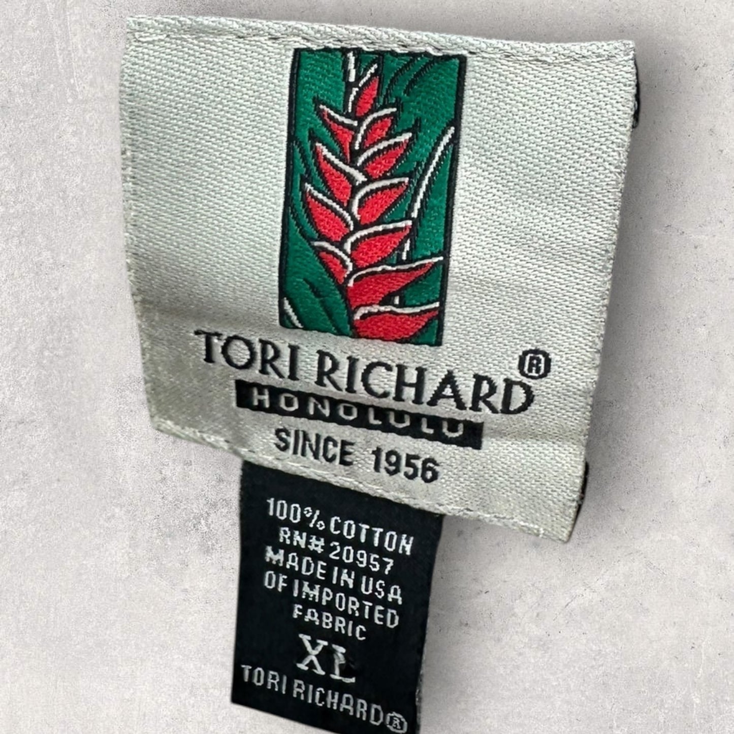 TORI RICHARD HONULULU VINTAGE FLORAL STYLED BUTTON UP SHIRT