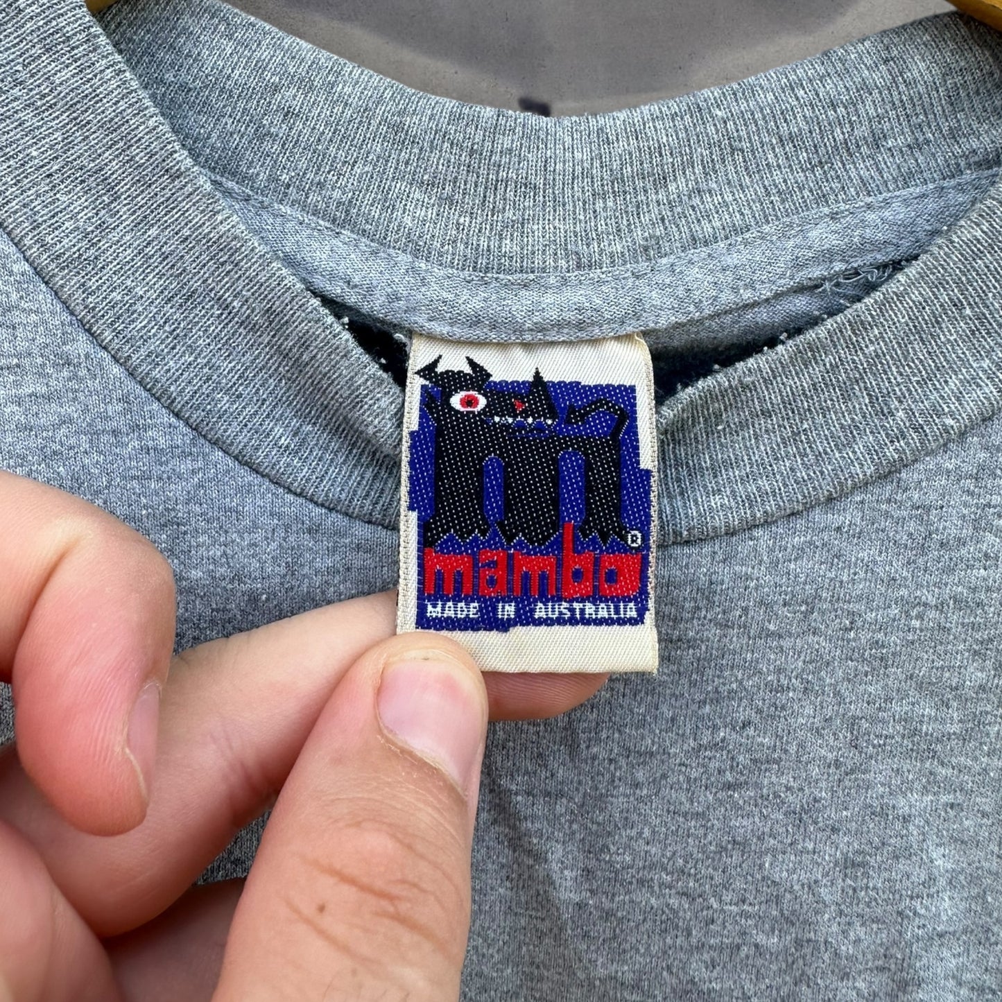 MAMBO GRAPHICS 2001 VINTAGE KOALA BEAR GREY SHIRT