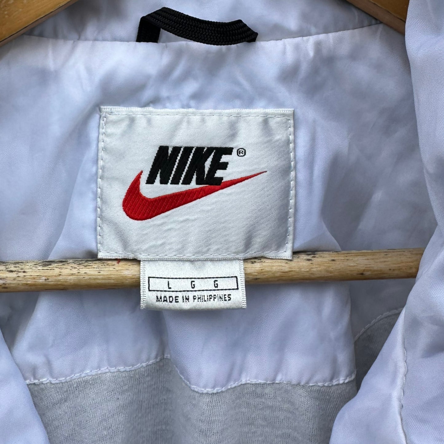 NIKE VINTAGE 90s WINDBREAKER JACKET