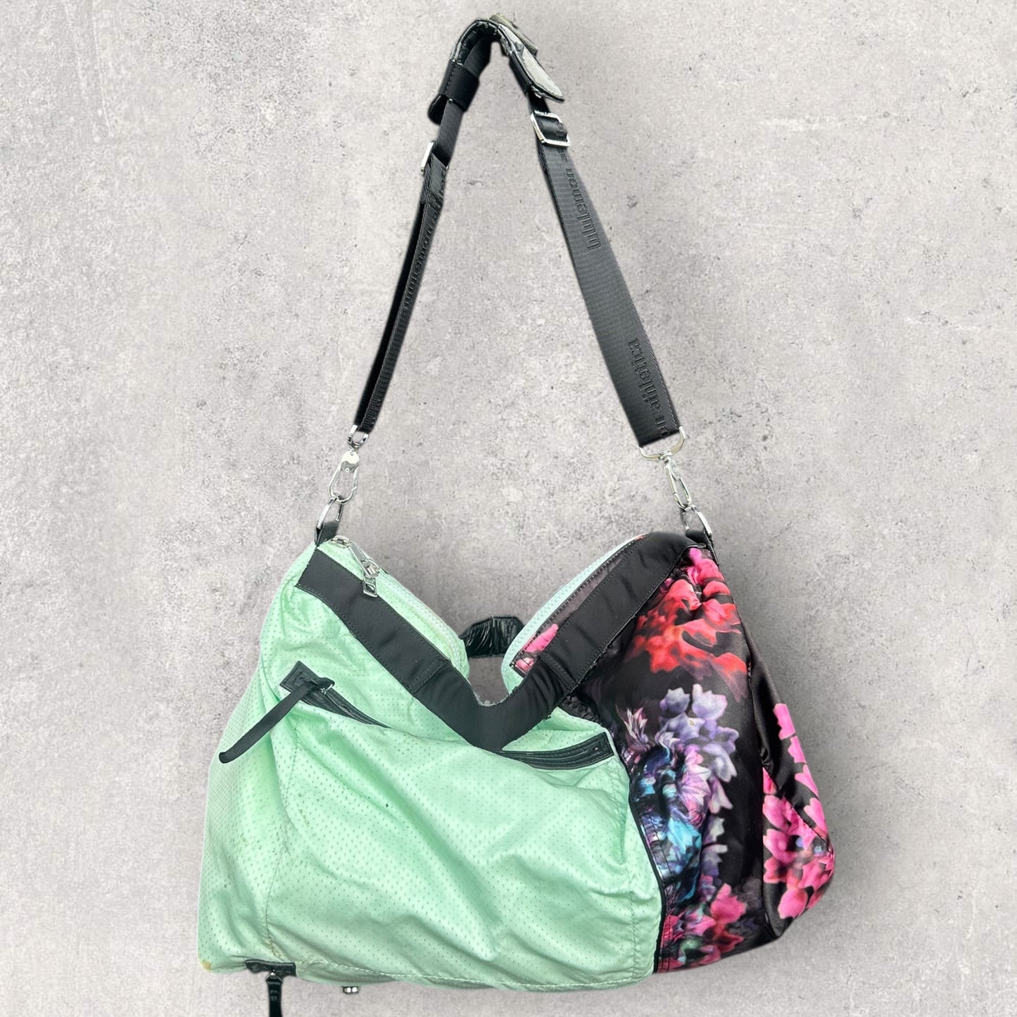 LULULEMON LADIES GYM DUFFEL BAG