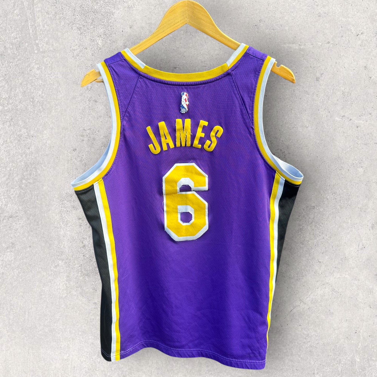 LEBRON JAMES LA LAKERS PURPLE NIKE JERSEY