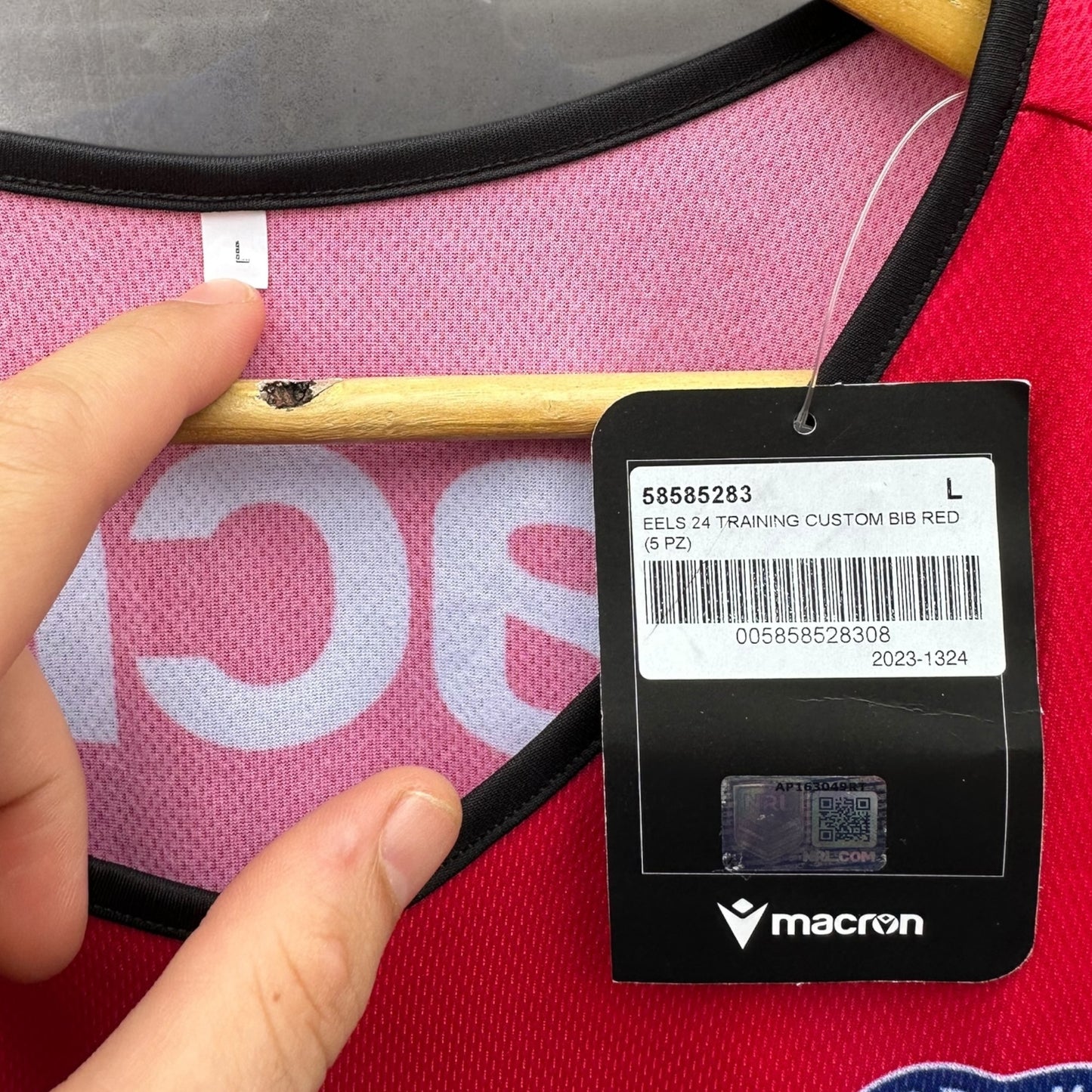 PARRAMATTA EELS PLAYER ISSUED TRAINING BIB SINGLET BRAND NEW