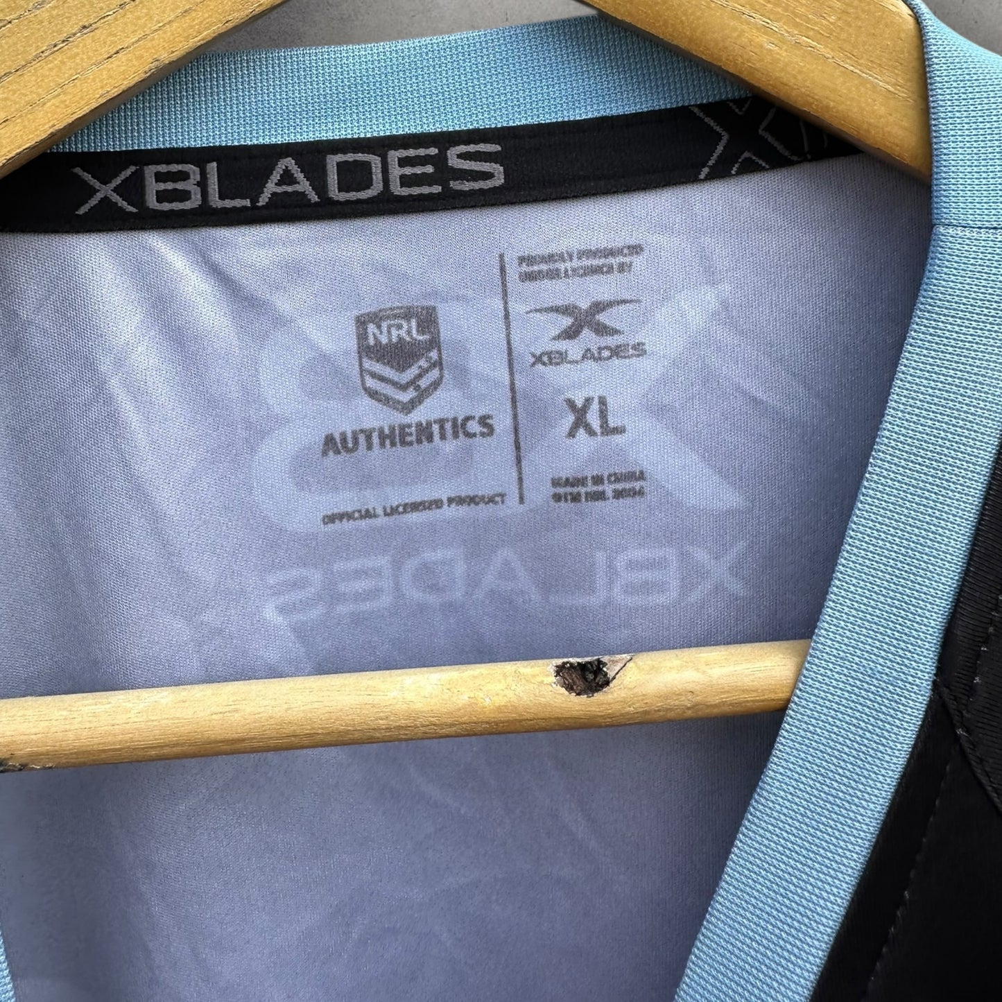 CRONULLA SHARKS PLAYER ISSUED TRAINING SHIRT