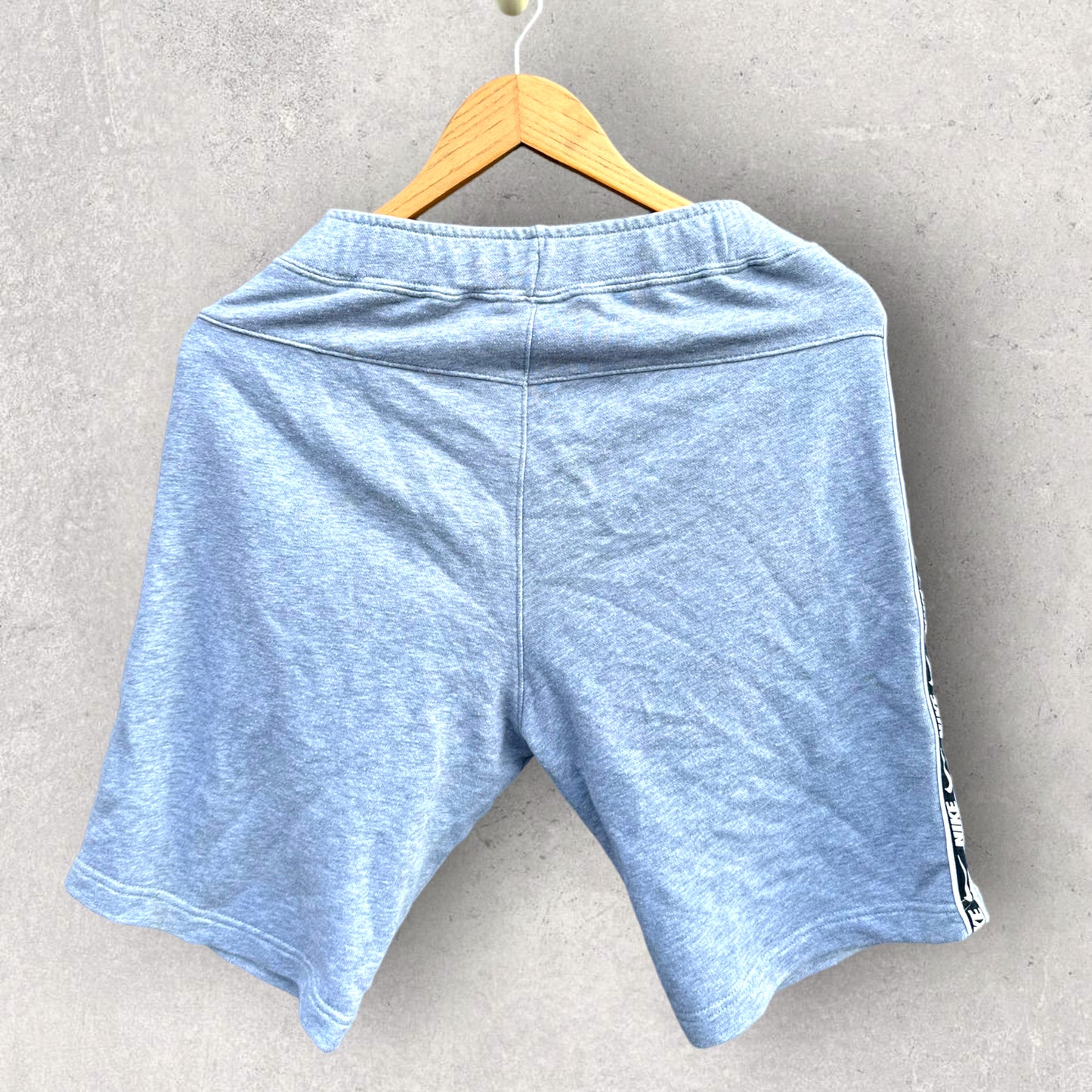 NIKE GREY SWEAT SHORTS