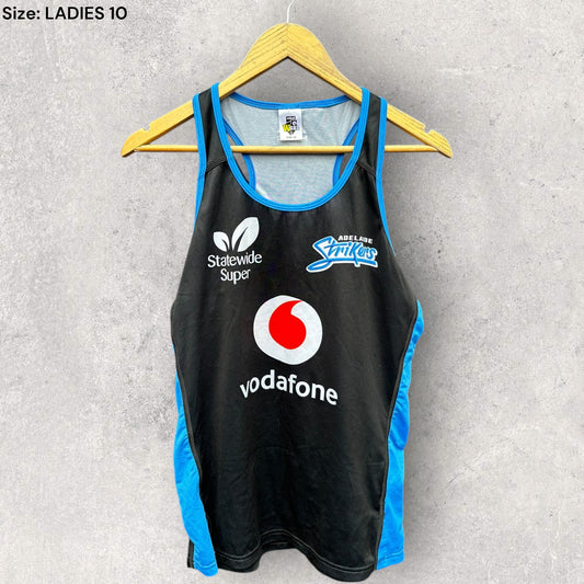 ADELAIDE STRIKERS WBBL PLAYER ISSUED TRAINING SINGLET TO SARAH COYTE