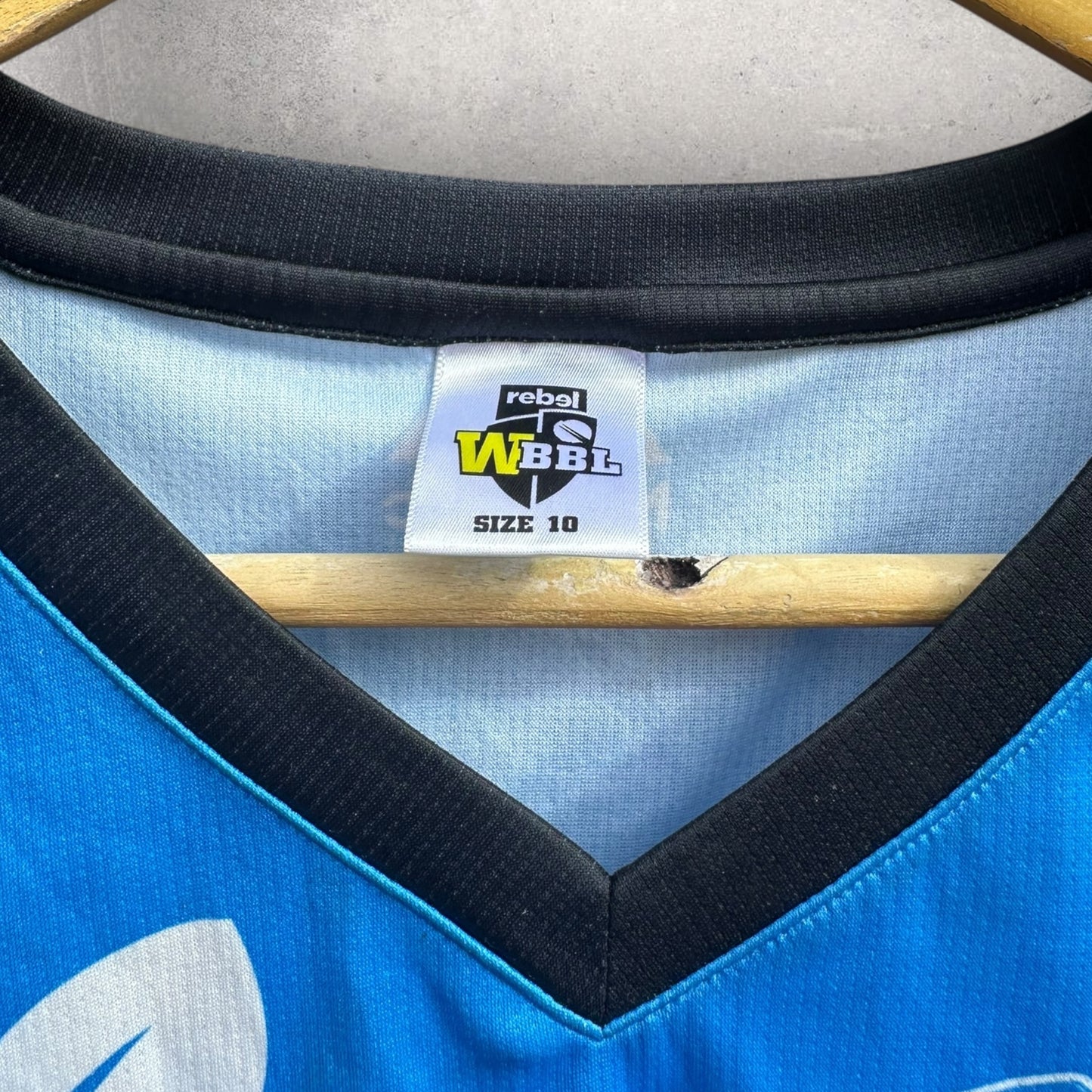 ADELAIDE STRIKERS WBBL PLAYER ISSUED TRAINING SHIRT AJ WELLINGTON