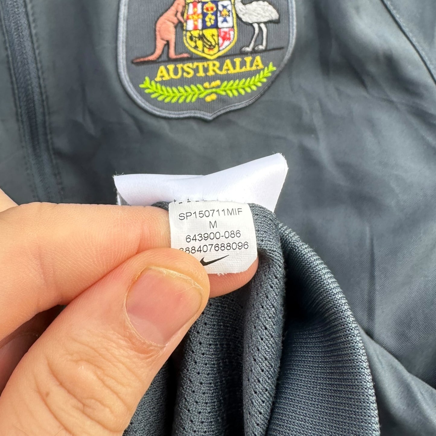 AUSTRALIAN SOCCEROOS NIKE GREY WINDBREAKER FOOTBALL JACKET