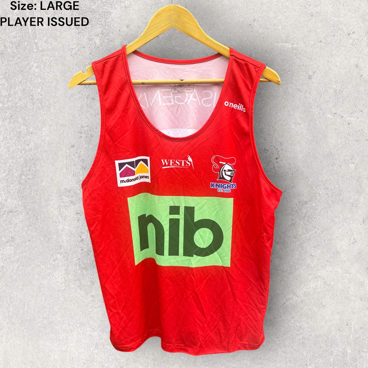 NEWCASTLE KNIGHTS RED PLAYER ISSUED TRAINING SINGLET