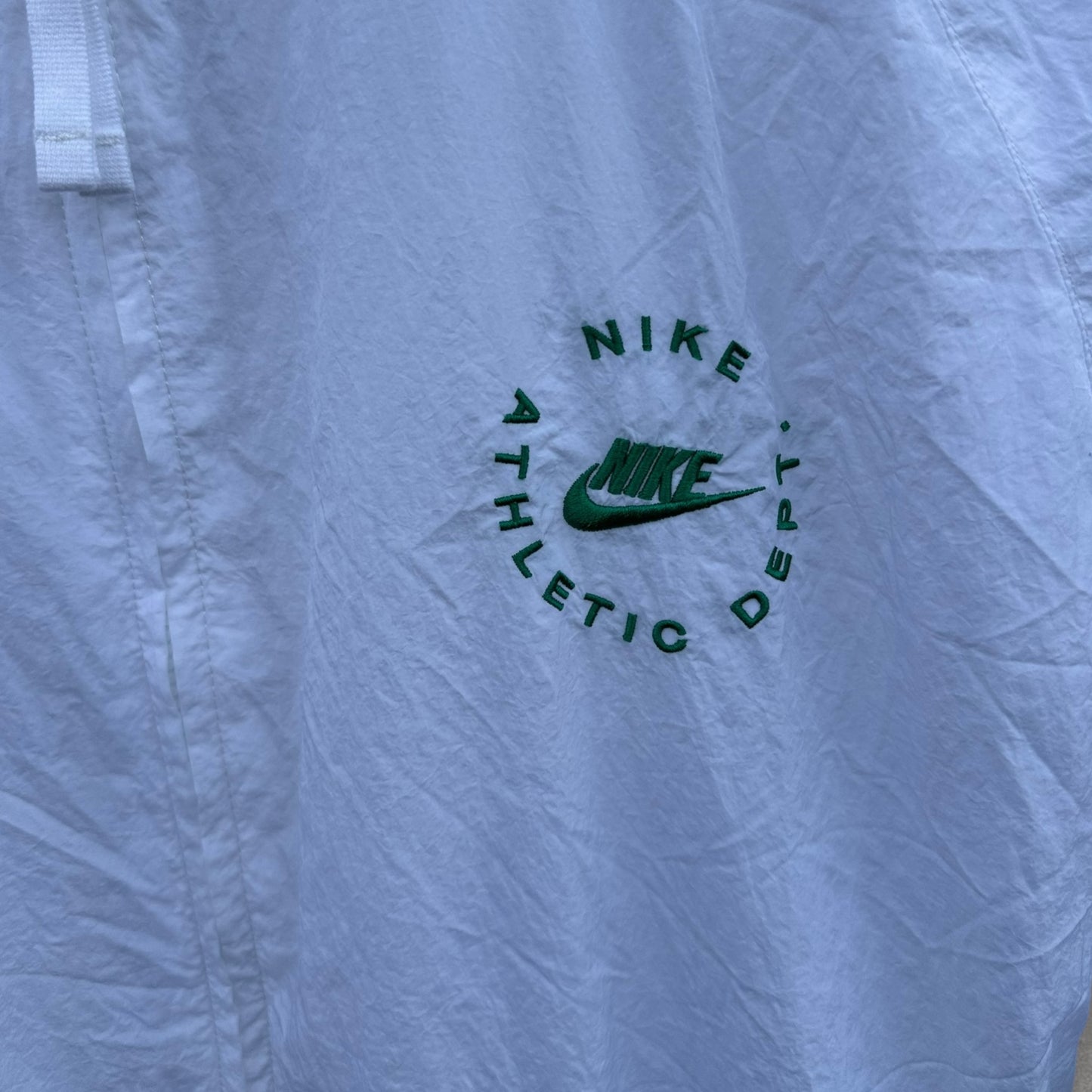 NIKE WOVEN WHITE/MALACHITE WINDBREAKER JACKET