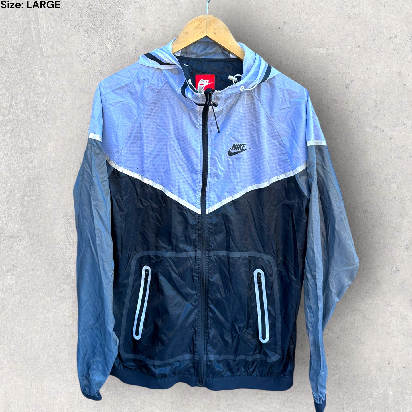 NIKE LIGHTWEIGHT WINDBREAKER JACKET